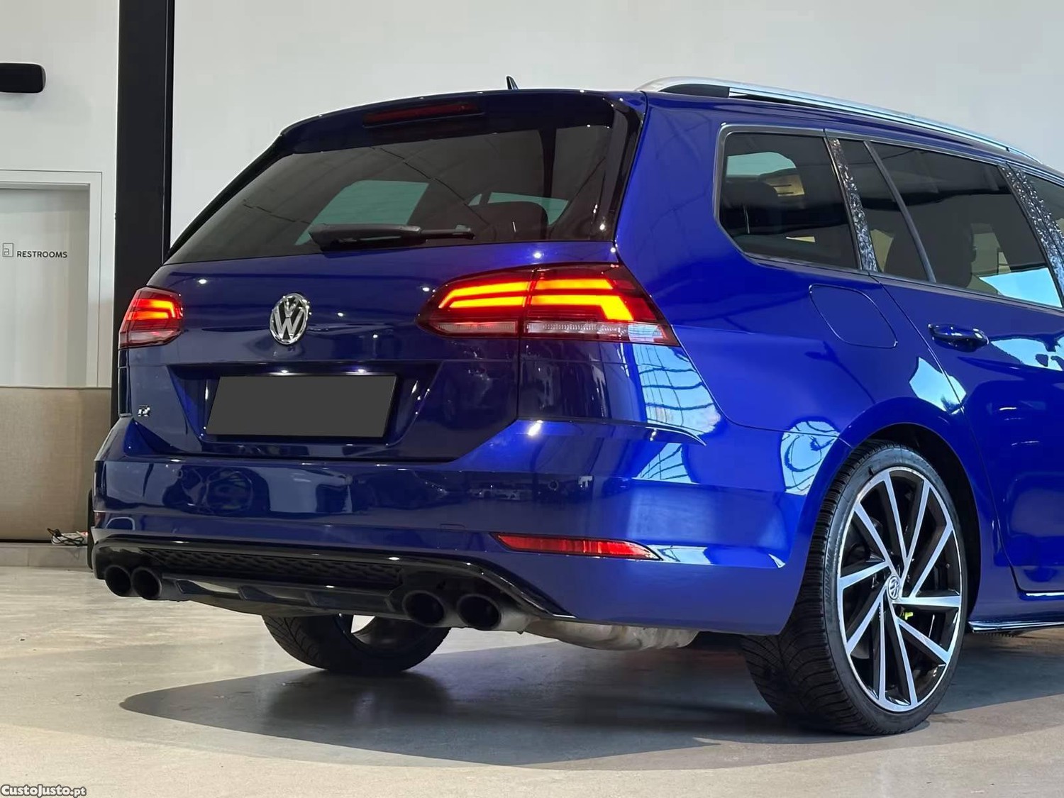 Volkswagen Golf Variant 2.0 TSI R 4Motion — fotografia 26