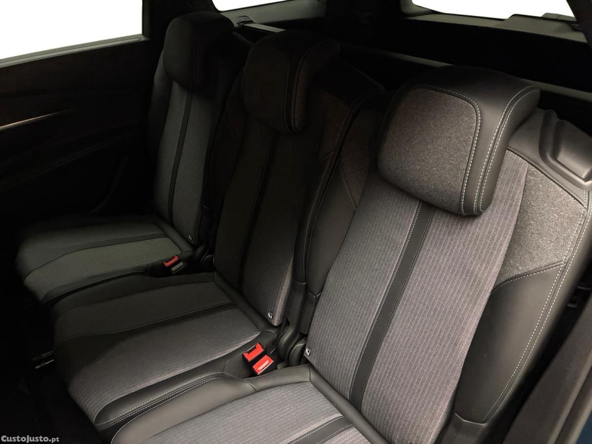 Peugeot 5008 Hybrid Allure Pack e-DCS6 — fotografia 2