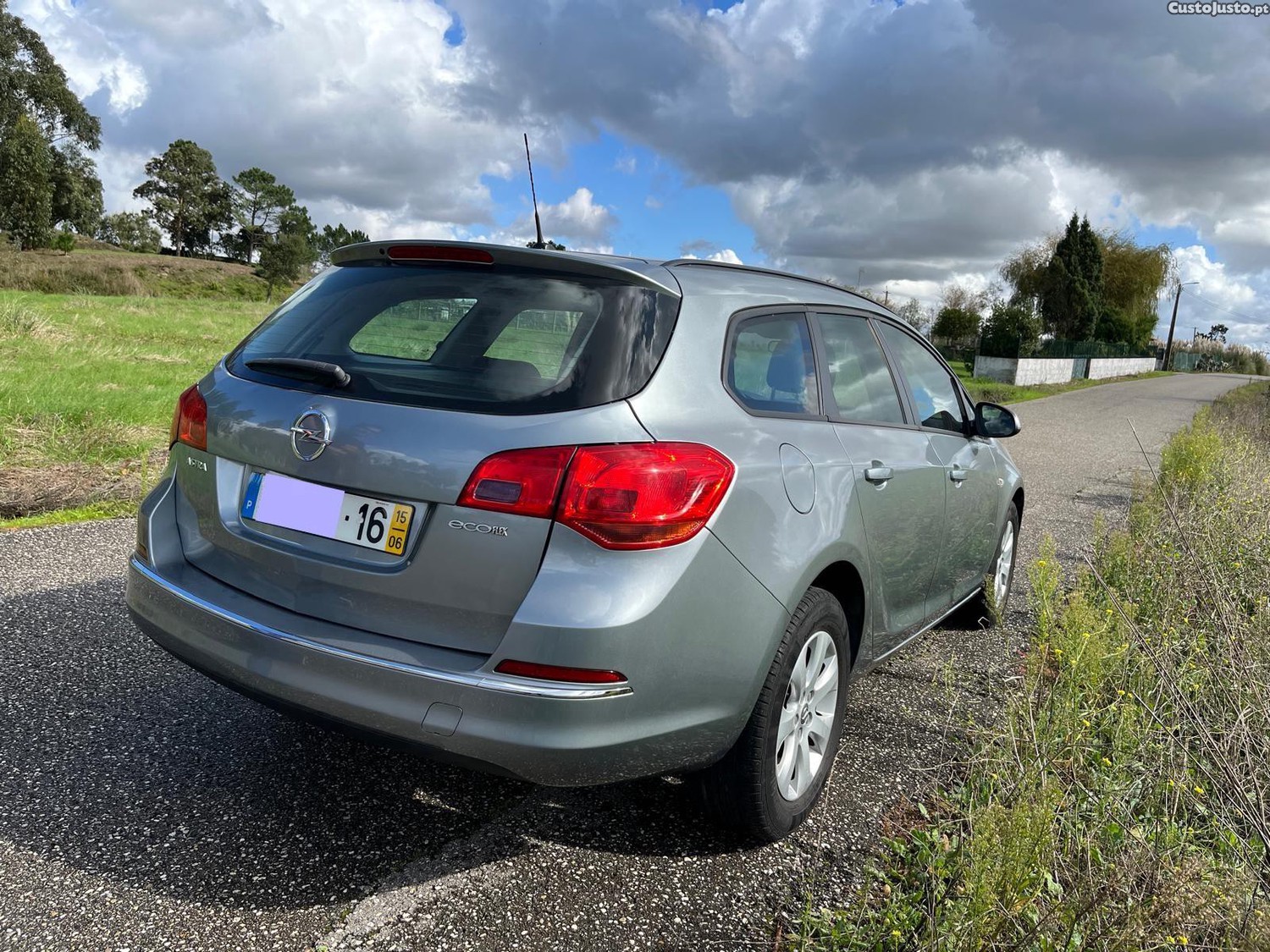 Opel Astra Sports Tourer — fotografia 7