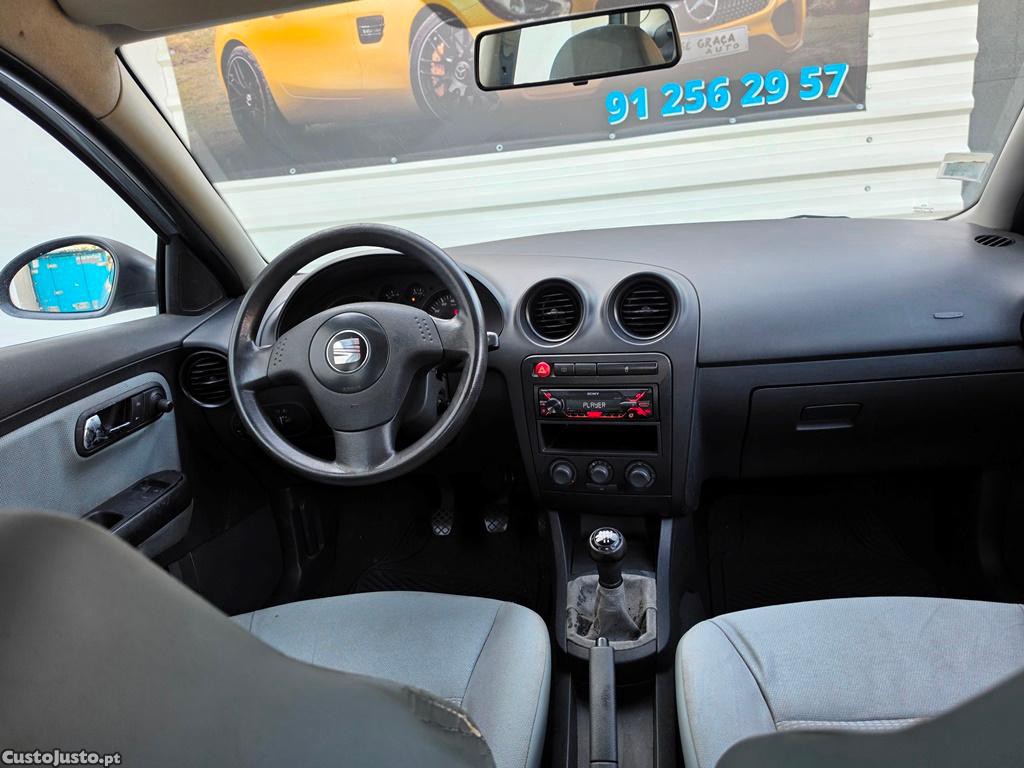SEAT Ibiza 1.2i 65cv 12/2002 — fotografia 4