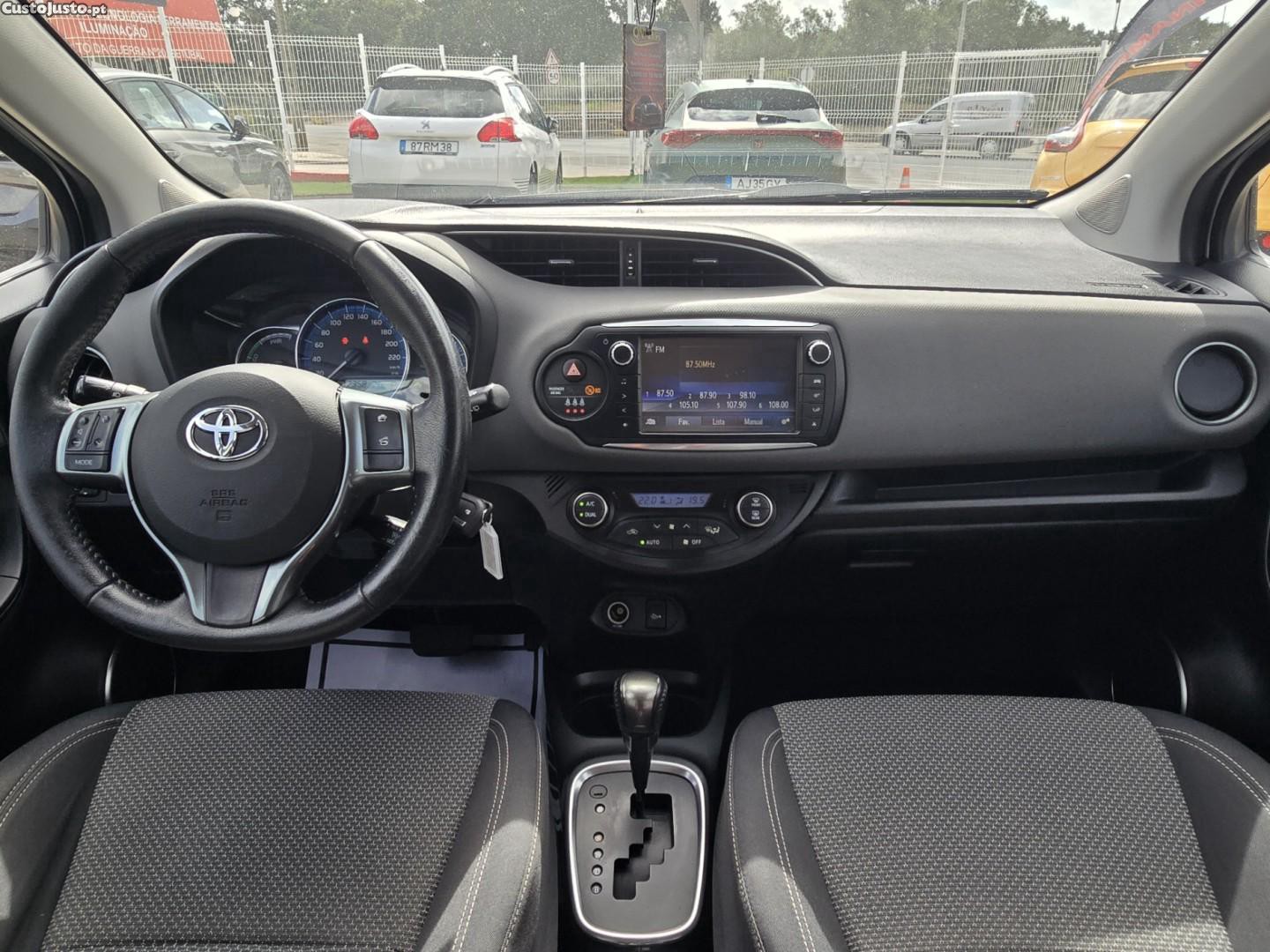 Toyota Yaris 1.5 HSD Comfort — fotografia 6
