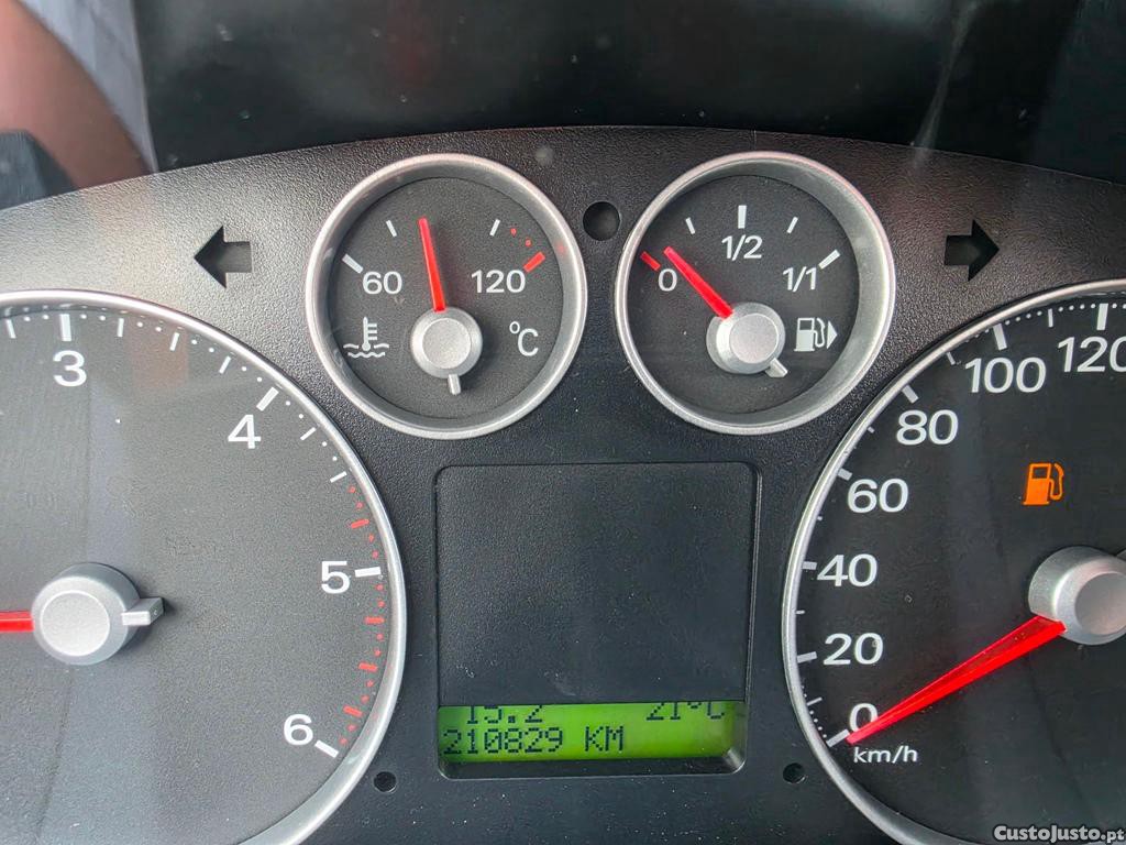 Ford C-Max 1.6Tdci 110cv Titanium 03/2004 — fotografia 2