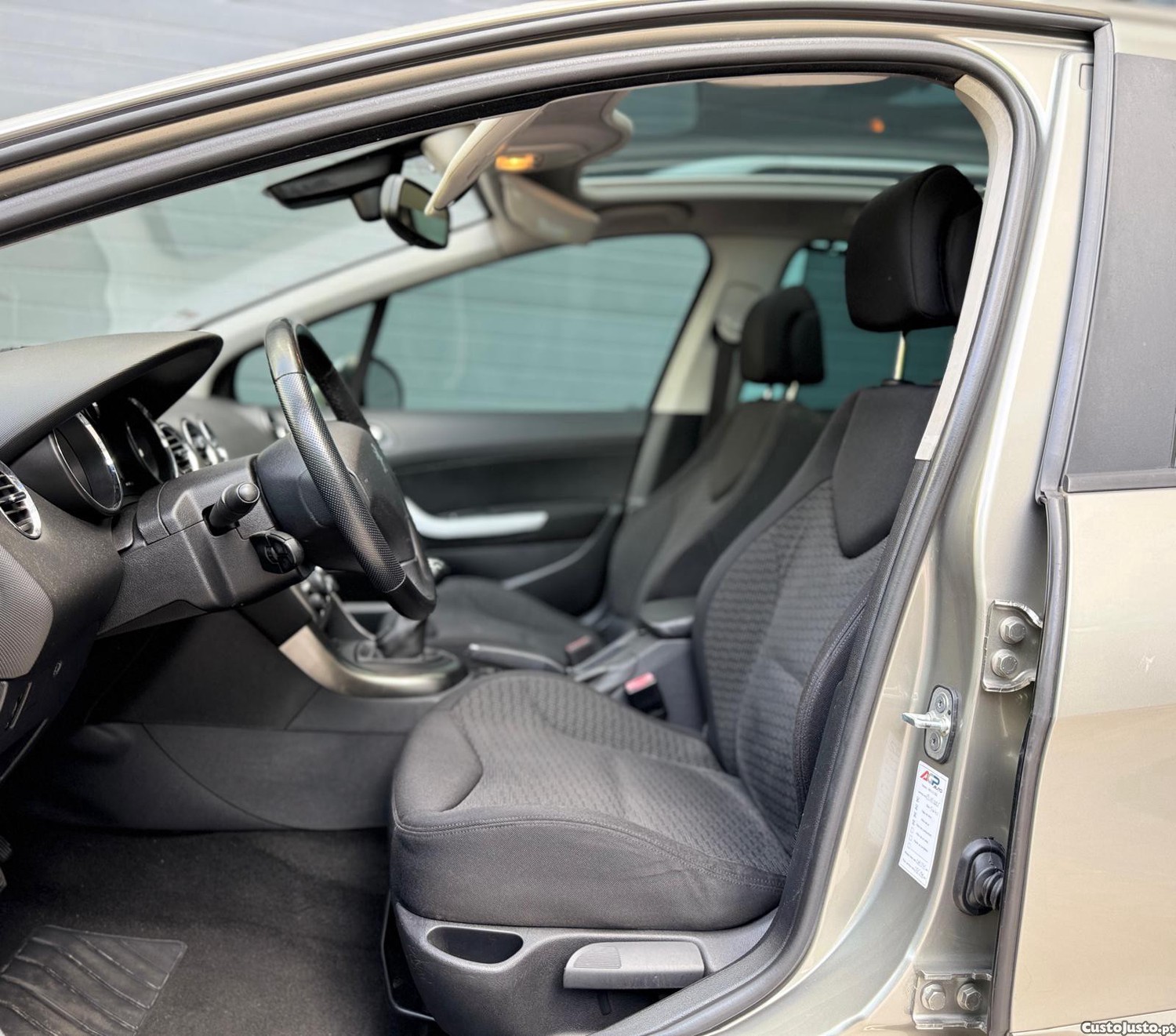 Peugeot 308 SW 1.6HDI 110CV 7LUGARES — fotografia 5