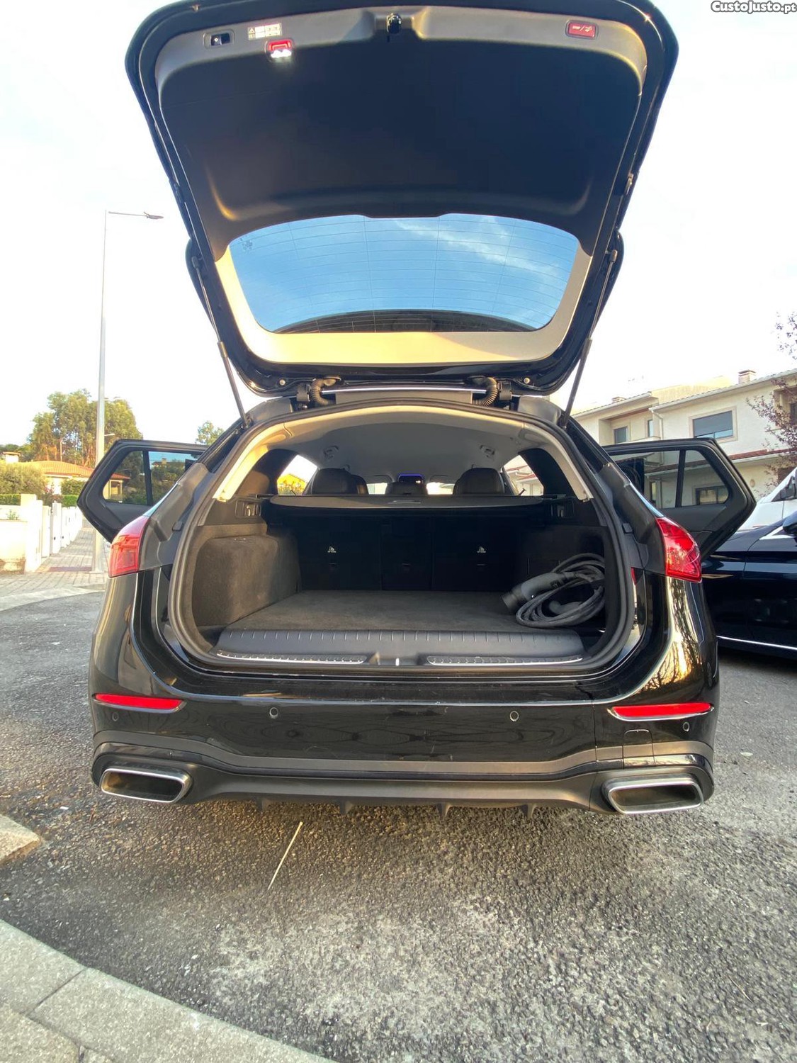 Mercedes-Benz C 300 e AMG / 2022 / Híbrido Plug-in / Autonomia elétrica de 104 kms (reais) — fotografia 6