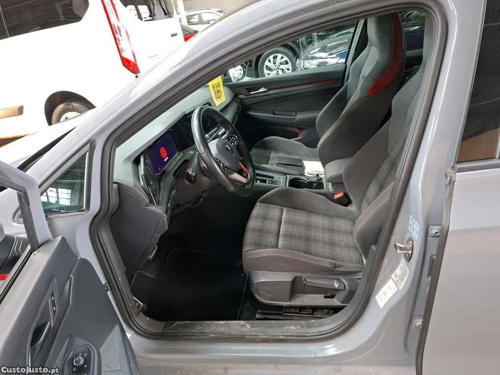 Volkswagen Golf 2.0 TSI GTI Matrix — fotografia 4