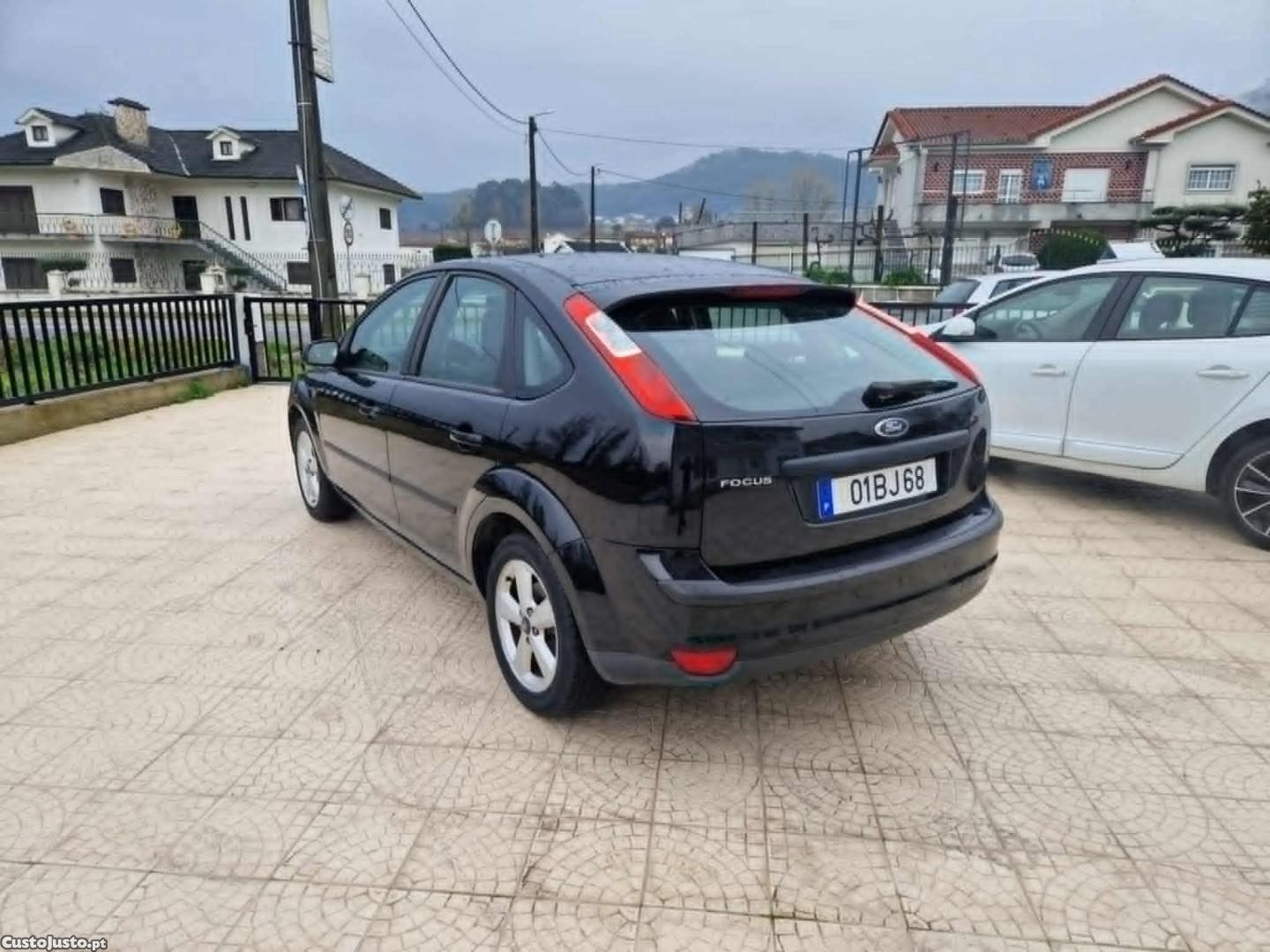 Ford Focus 1.6 Ti-VCT Ghia — fotografia 15