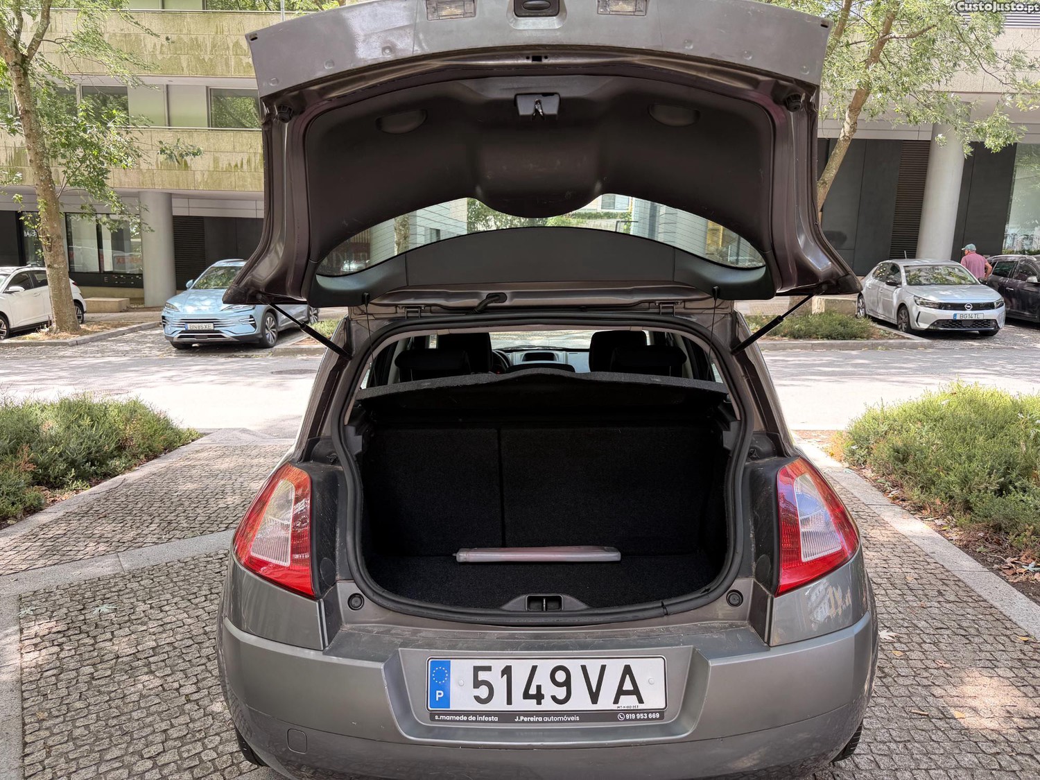 Renault Mégane 1.5 dci Confort — fotografia 3