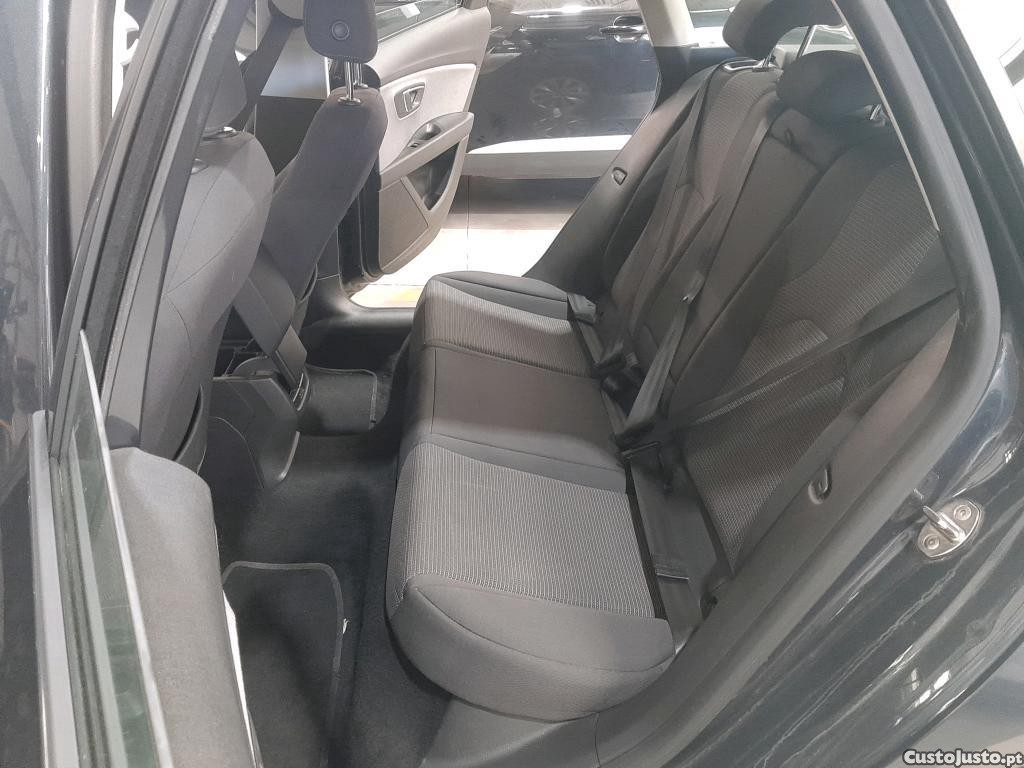 SEAT Leon ST 1.6 TDI Style 115cv — fotografia 16