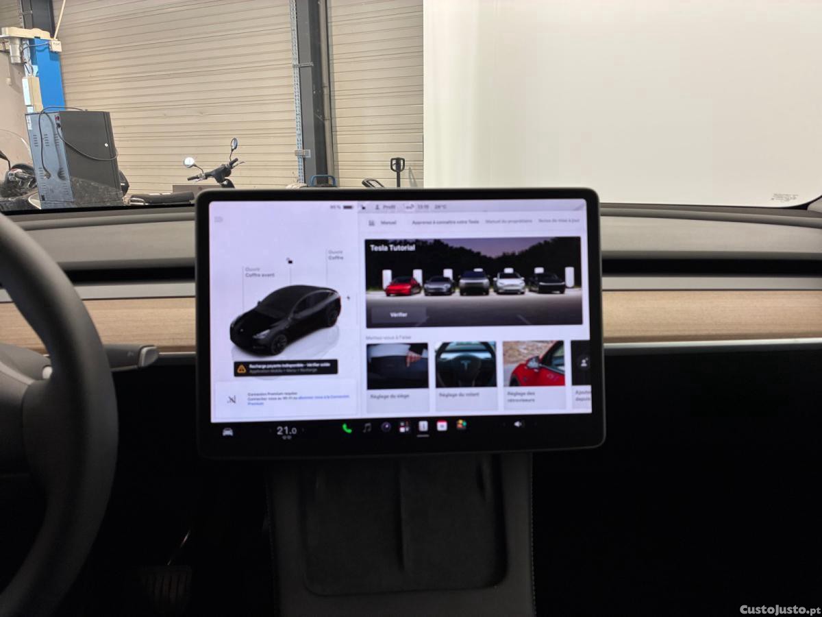 Tesla Model Y Standard RWD — fotografia 7