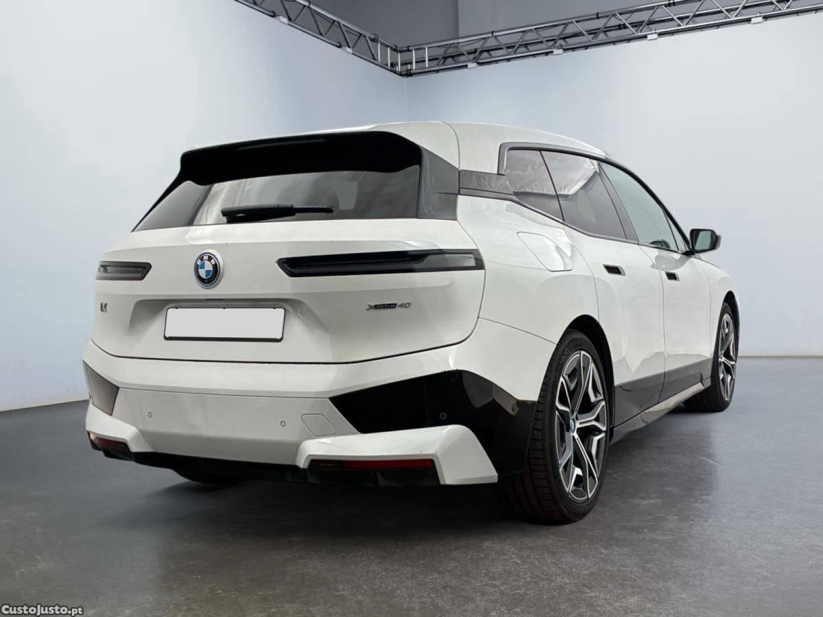 BMW iX xDrive 40 — fotografia 9
