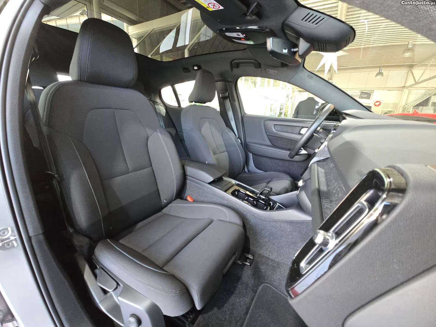Volvo C40 Recharge Core — fotografia 11
