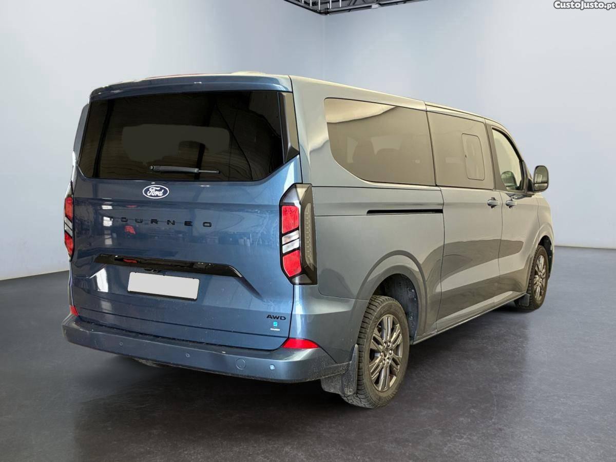 Ford Tourneo 2.0 EcoBlue L2H1 Titanium Aut. — fotografia 8