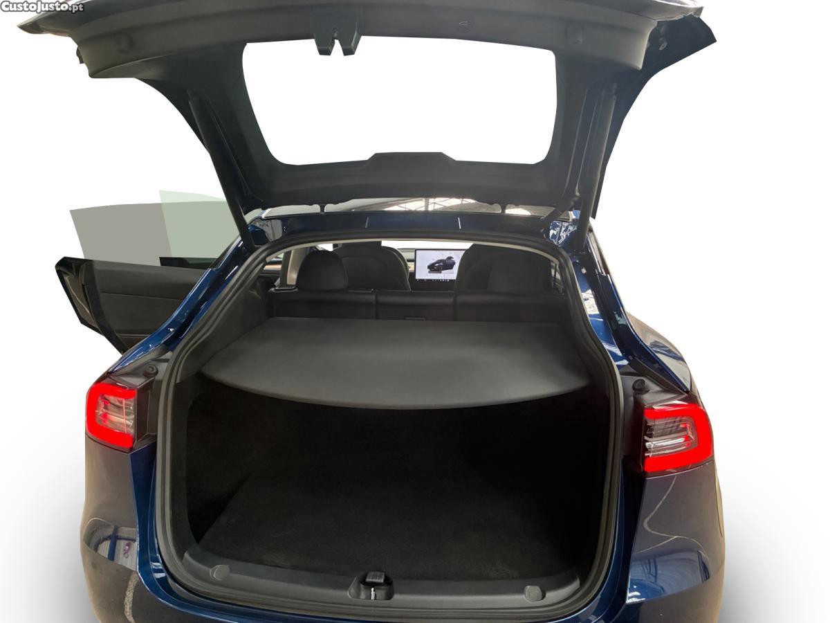 Tesla Model Y Long Range Dual Motor AWD — fotografia 2
