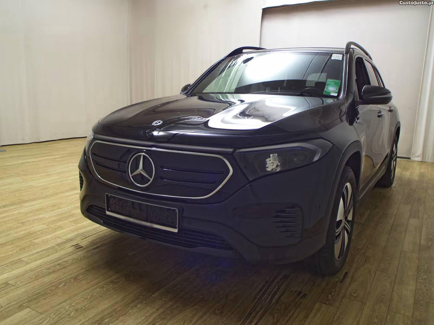 Mercedes-Benz EQB Night — fotografia 11