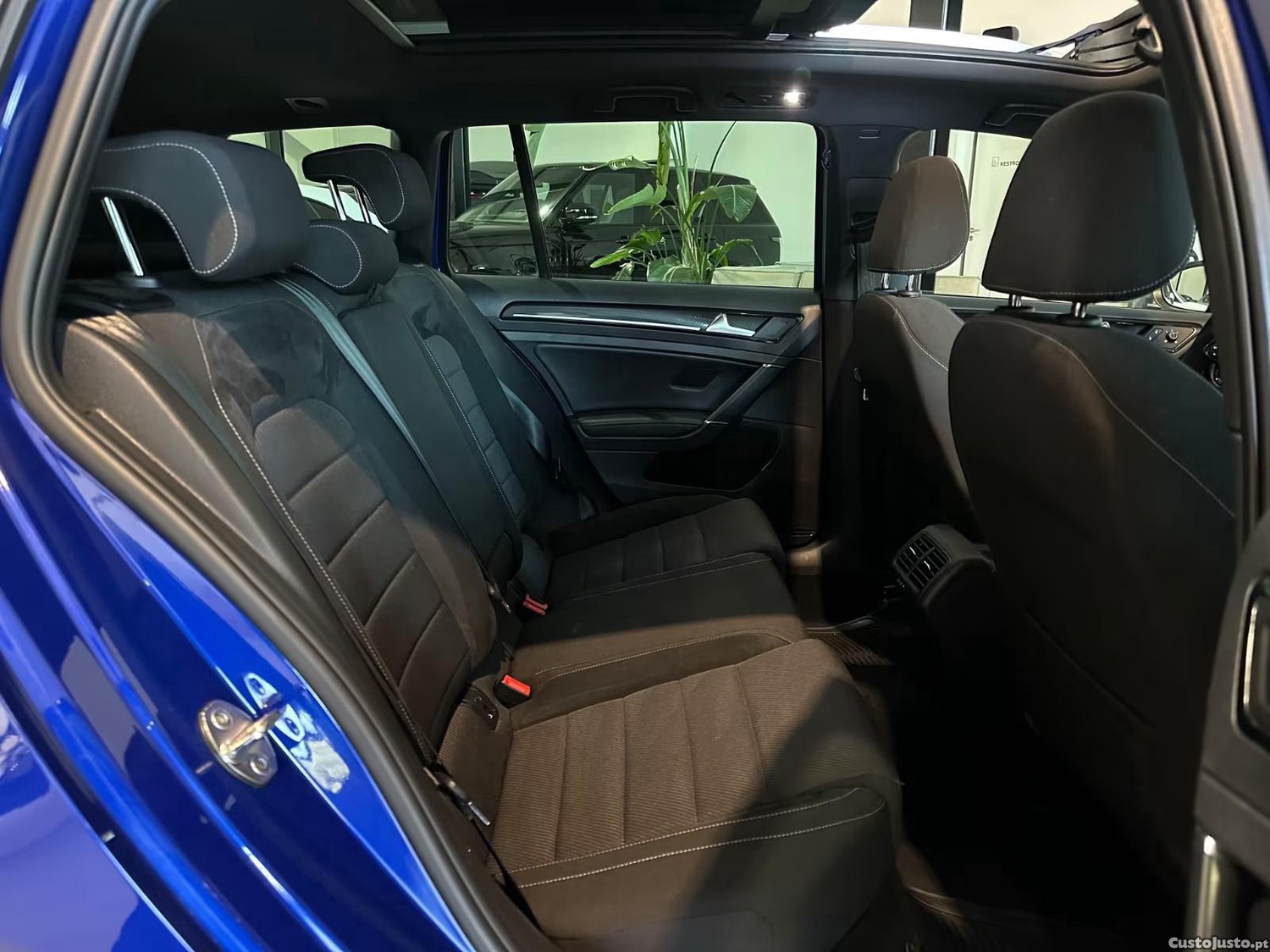 Volkswagen Golf Variant 2.0 TSI R 4Motion — fotografia 4