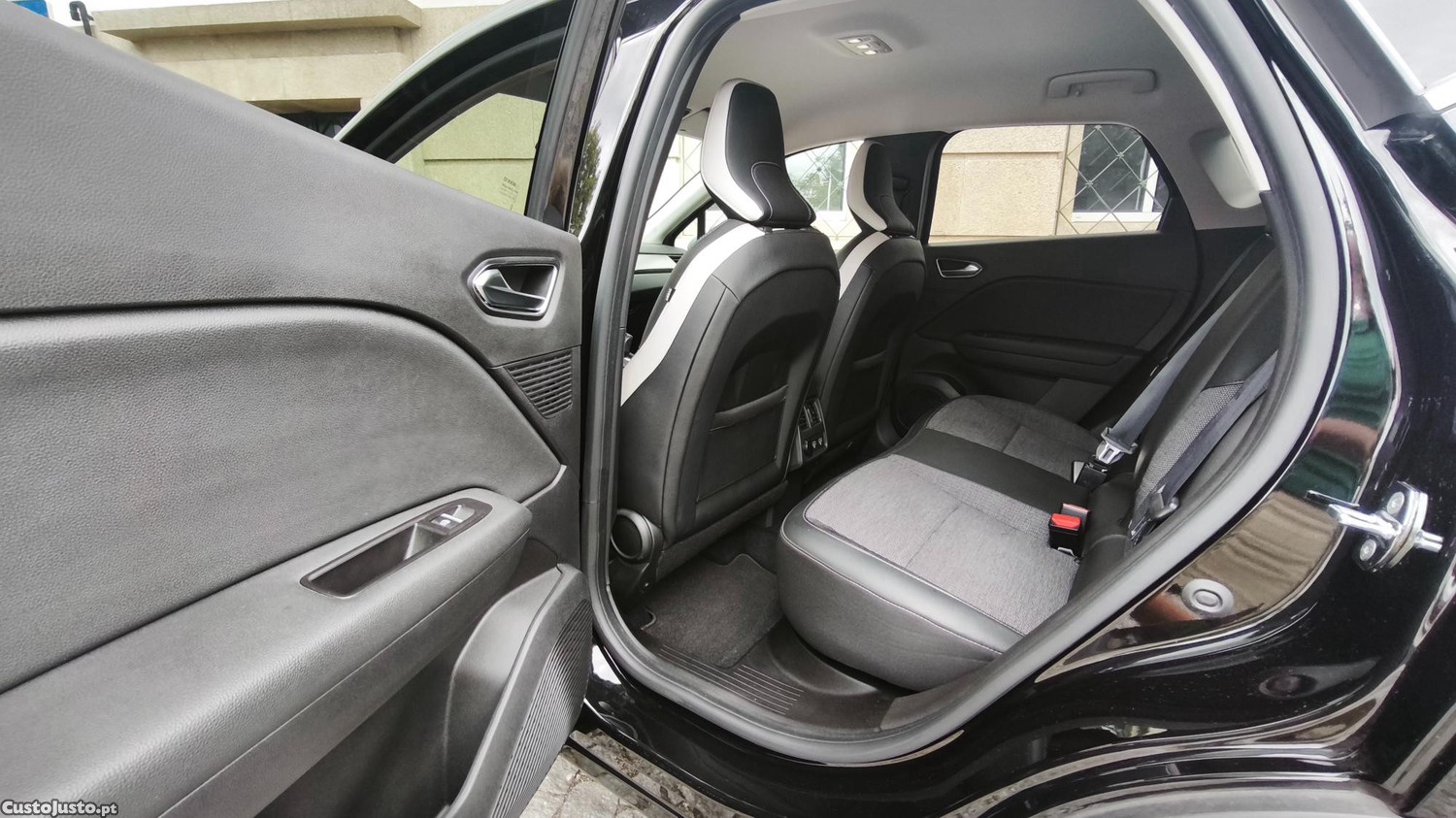 Renault Captur CAPTUR 1.3 TCE EXCLUSIVE EDC — fotografia 10