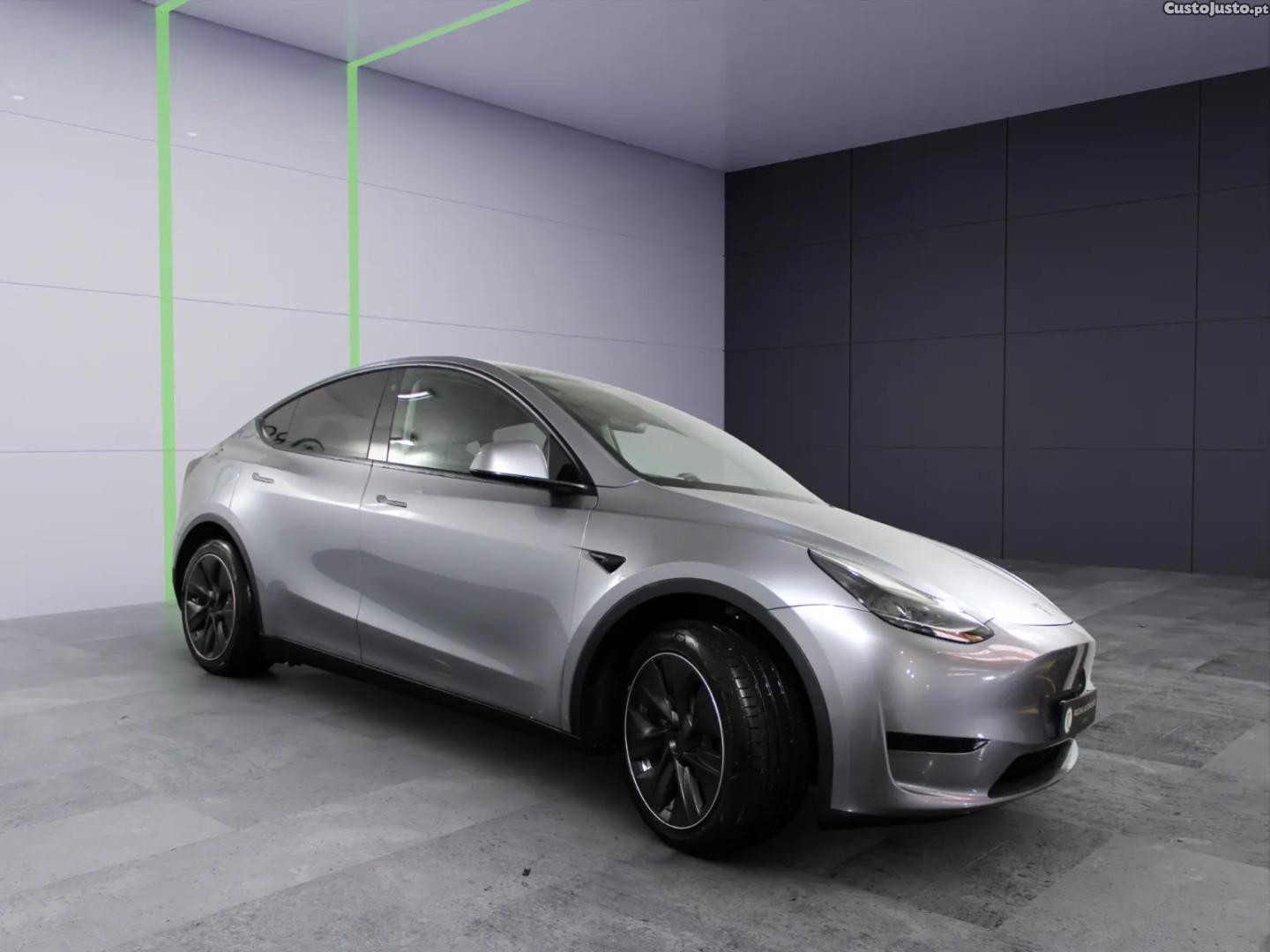 Tesla Model Y Standard — fotografia 10