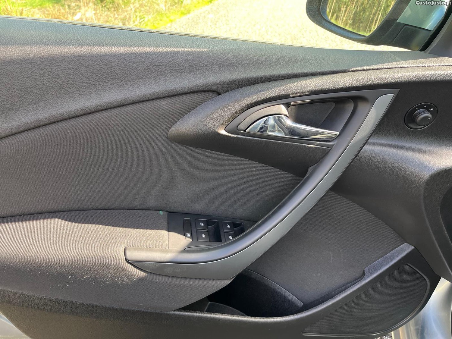 Opel Astra Sports Tourer — fotografia 4