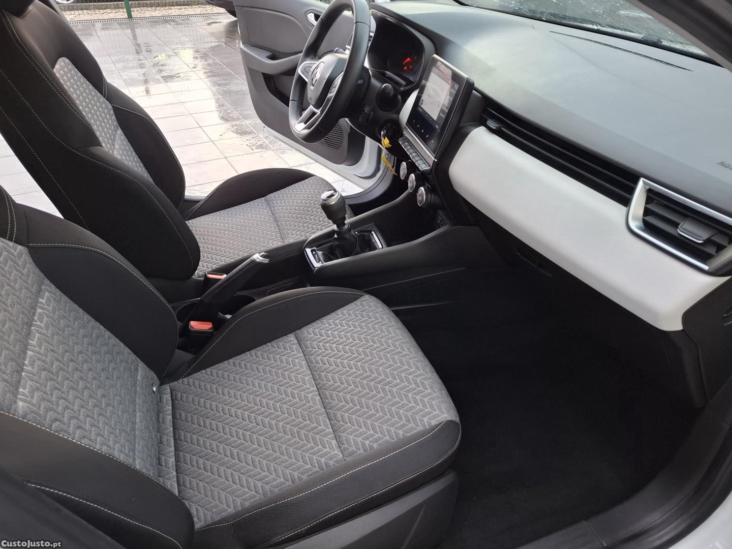 Renault Clio 1.0 TCe Limited Bi-Fuel — fotografia 2
