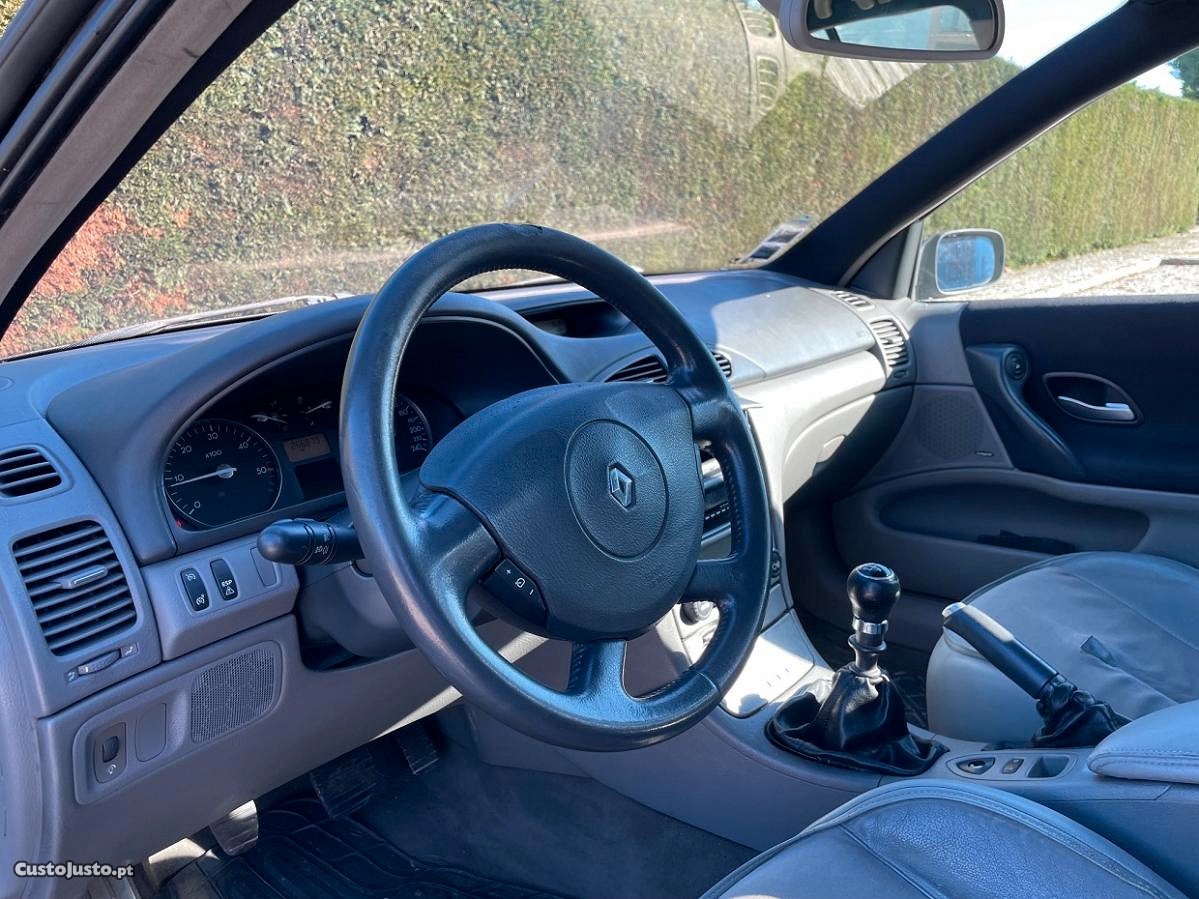 Renault Laguna 1.9 DCi — fotografia 8