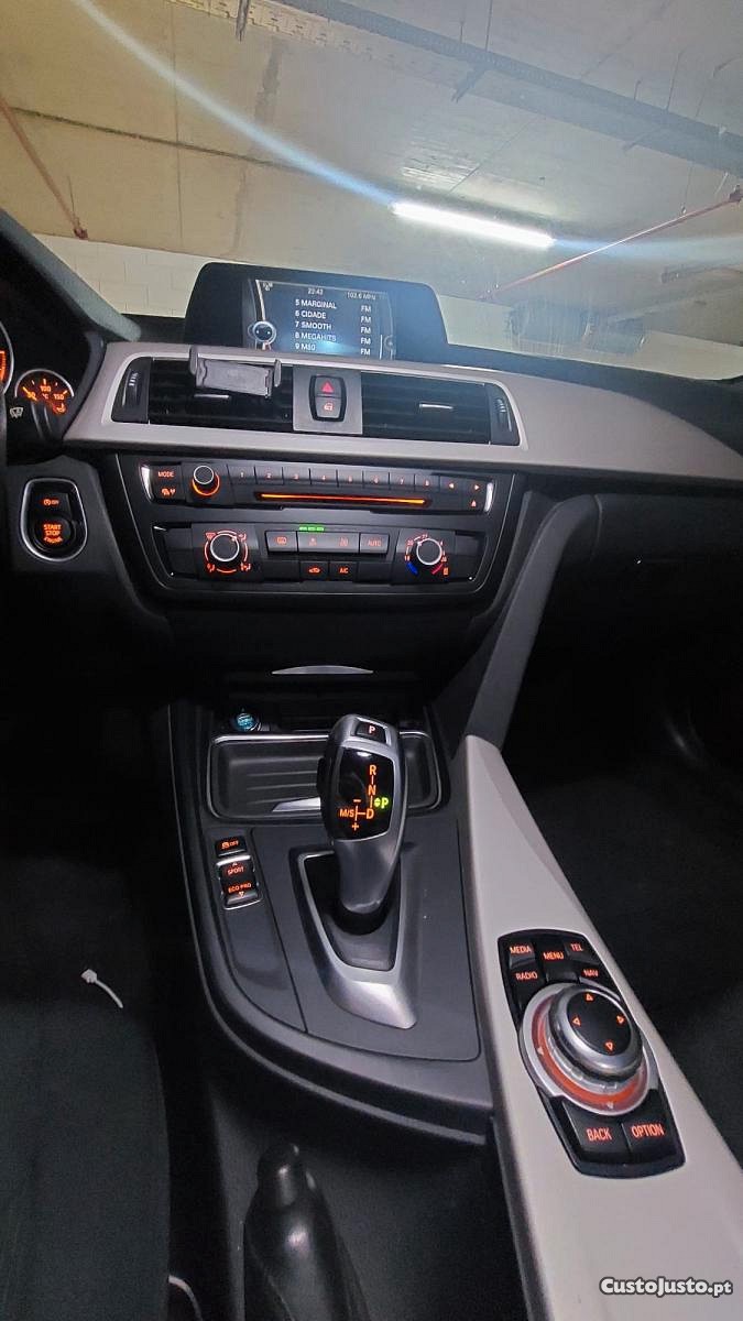 BMW 318 d Touring Automatico — fotografia 5