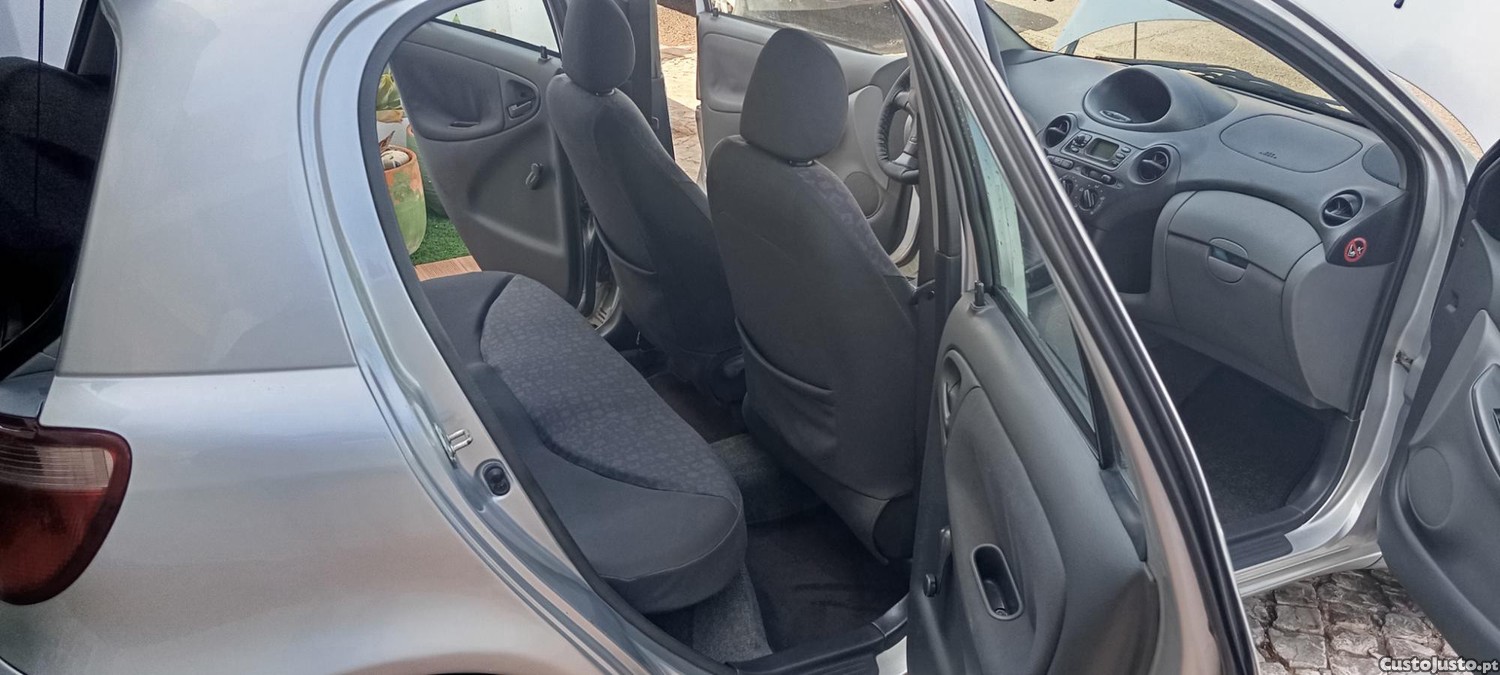Toyota Yaris 1.0 VVTi, 1 único proprietário, com A/C , com apenas 152599km em ótimo estado. — fotografia 6