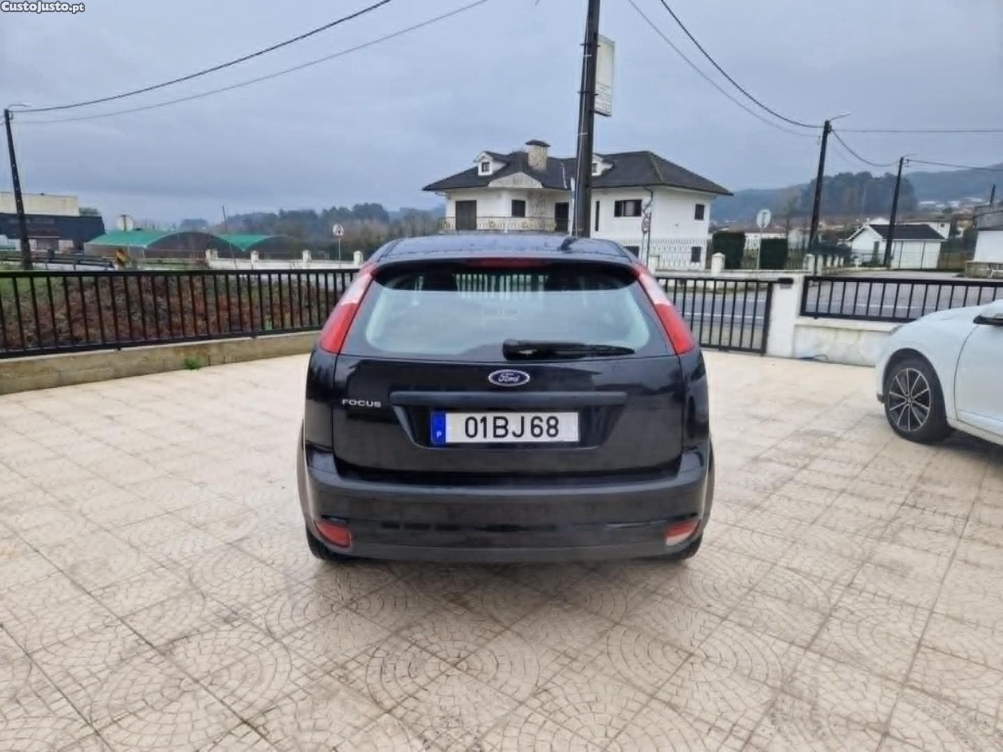 Ford Focus 1.6 Ti-VCT Ghia — fotografia 14