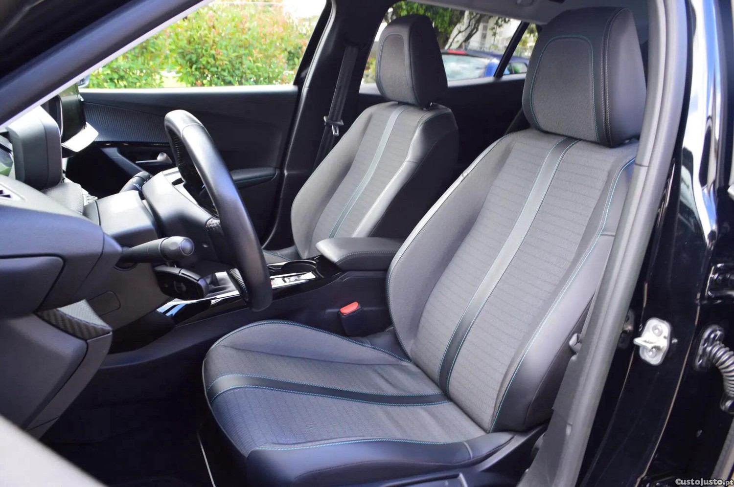 Peugeot 2008 1.5 BlueHDi Allure Pack — fotografia 2