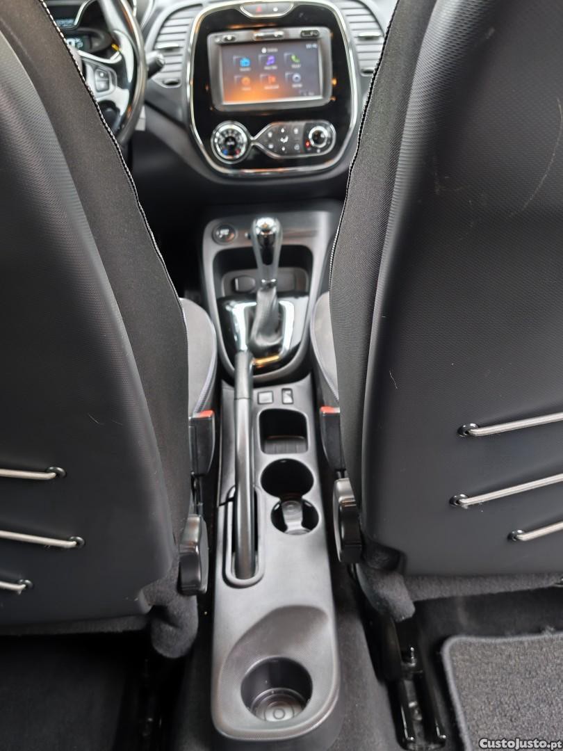 Renault Captur dCi 90 EDC Dynamique — fotografia 5