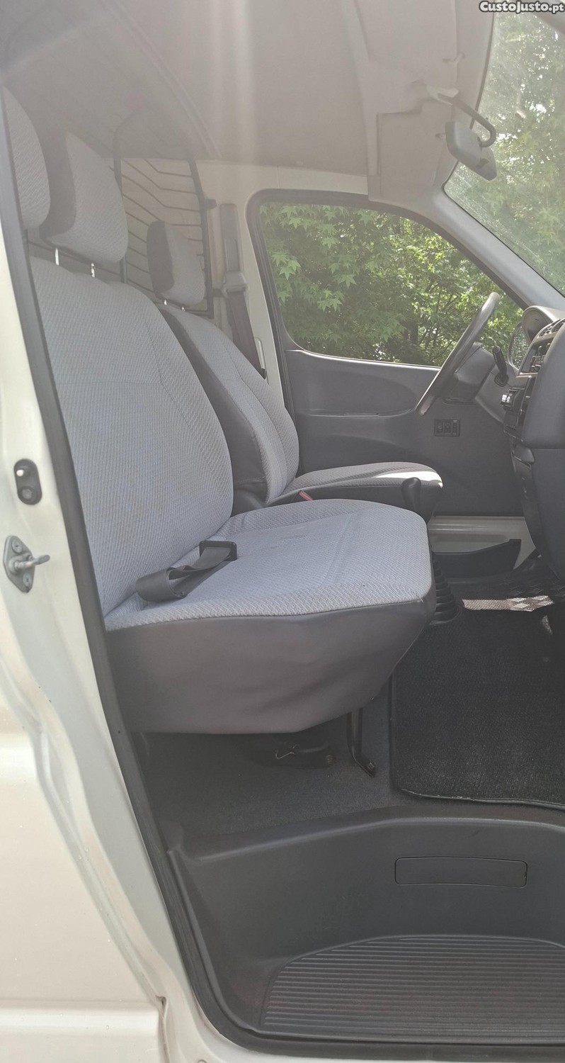 Toyota Hiace 2.4D — fotografia 4