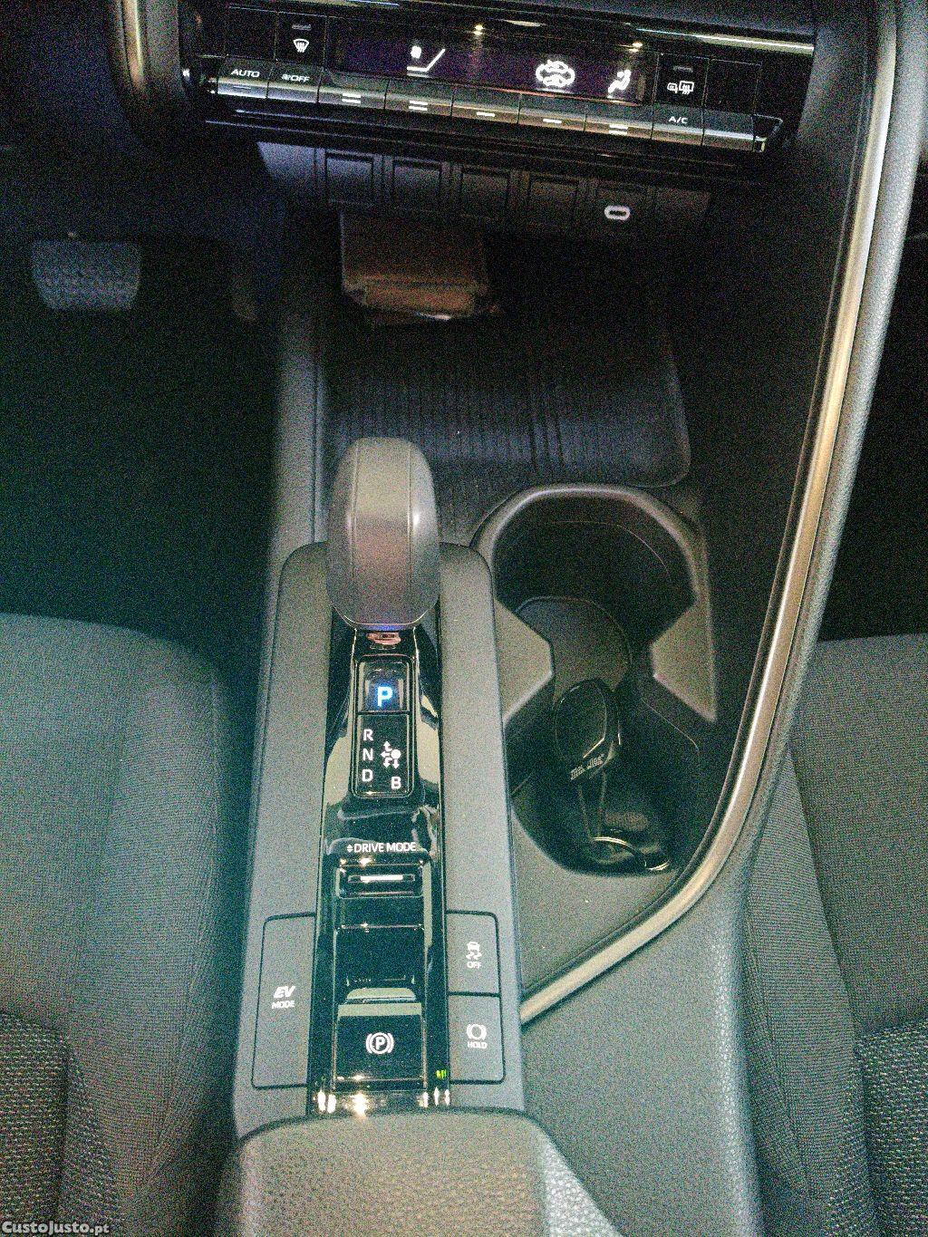Toyota C-HR 1.8 Hybrid Comfort — fotografia 4
