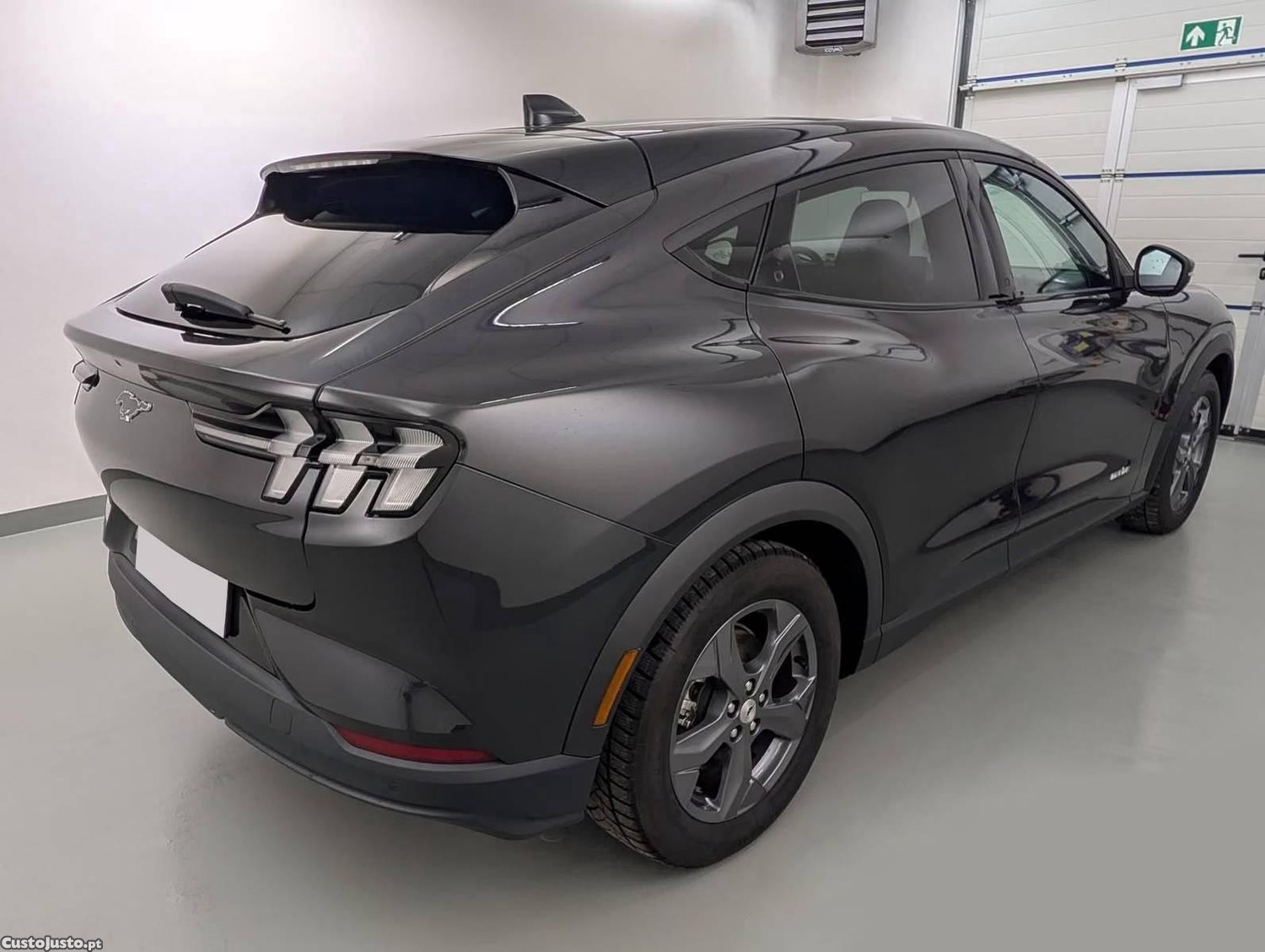 Ford Mustang Mach-E 76 kWh RWD — fotografia 25