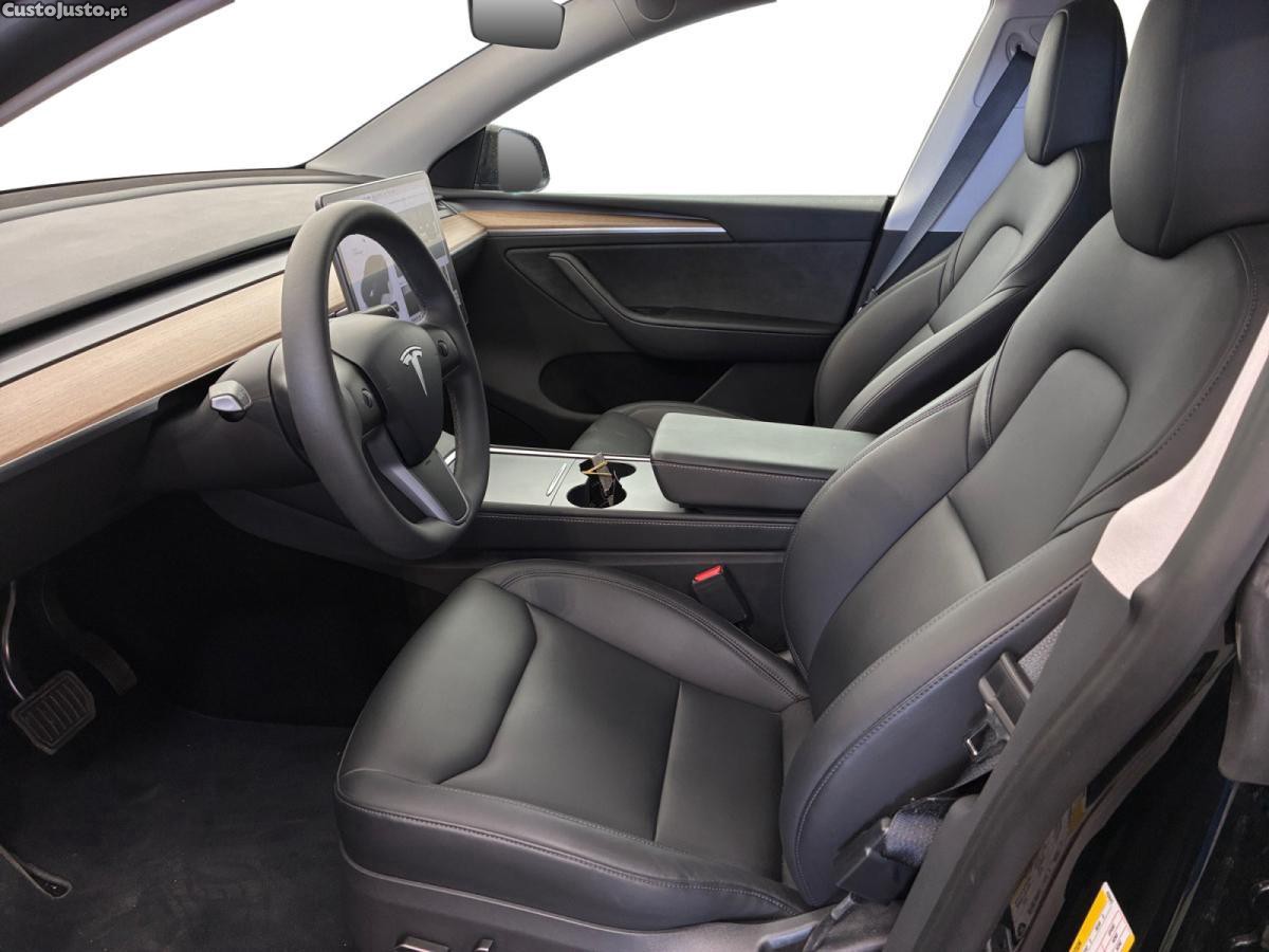 Tesla Model Y Standard RWD — fotografia 10