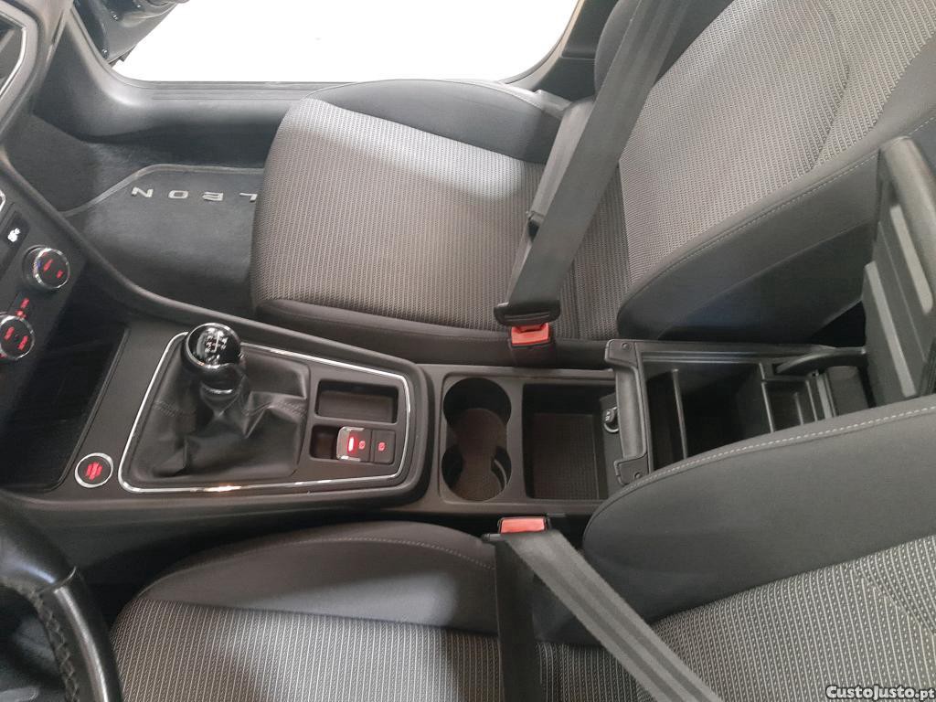 SEAT Leon ST 1.6 TDI Style 115cv — fotografia 12