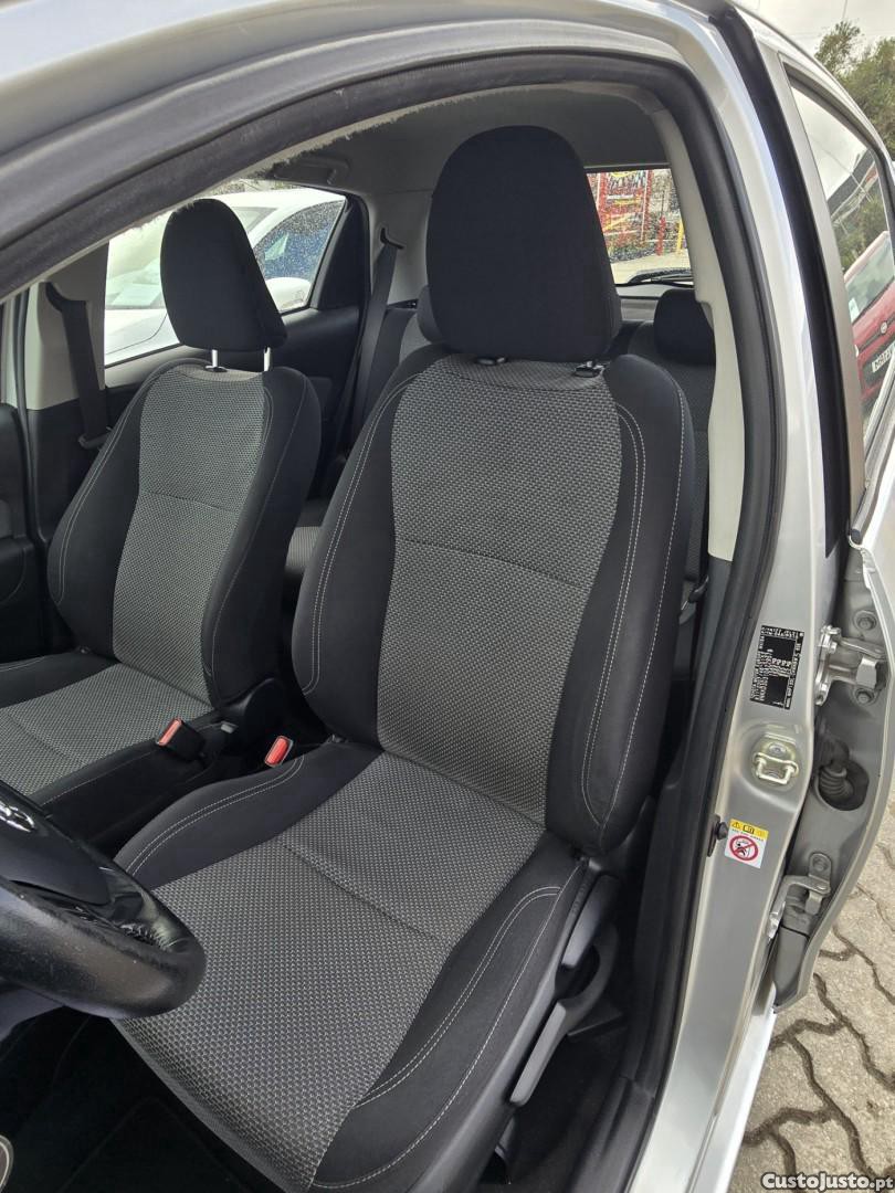 Toyota Yaris 1.5 HSD Comfort — fotografia 10