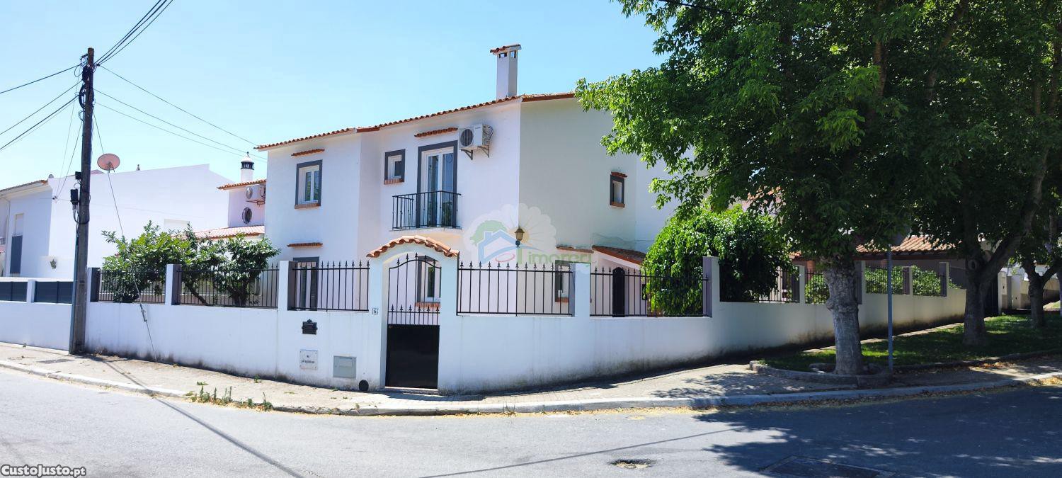 Moradia t5 em reguengos de monsaraz - centro da cidade.