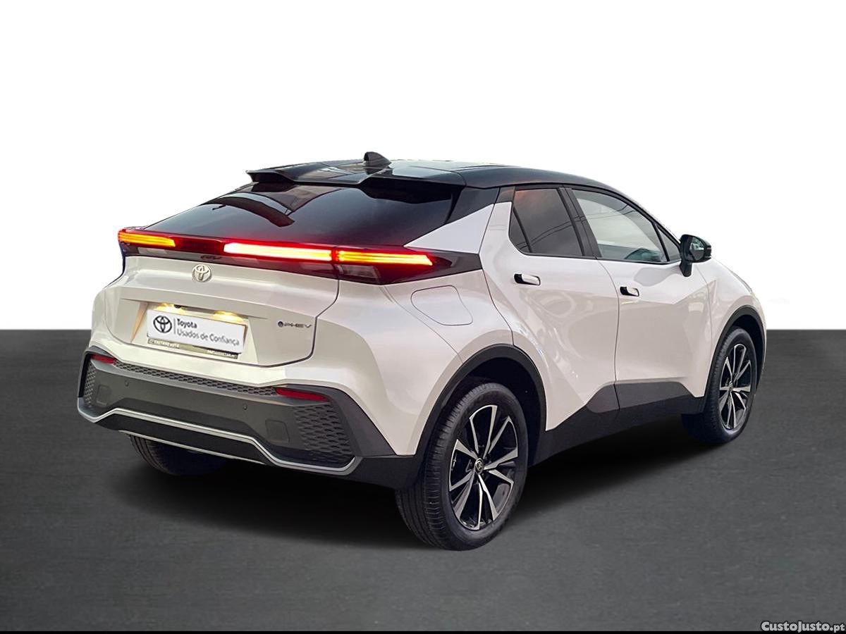 Toyota C-HR 2.0 HDF Plug-in Square Collection — fotografia 2