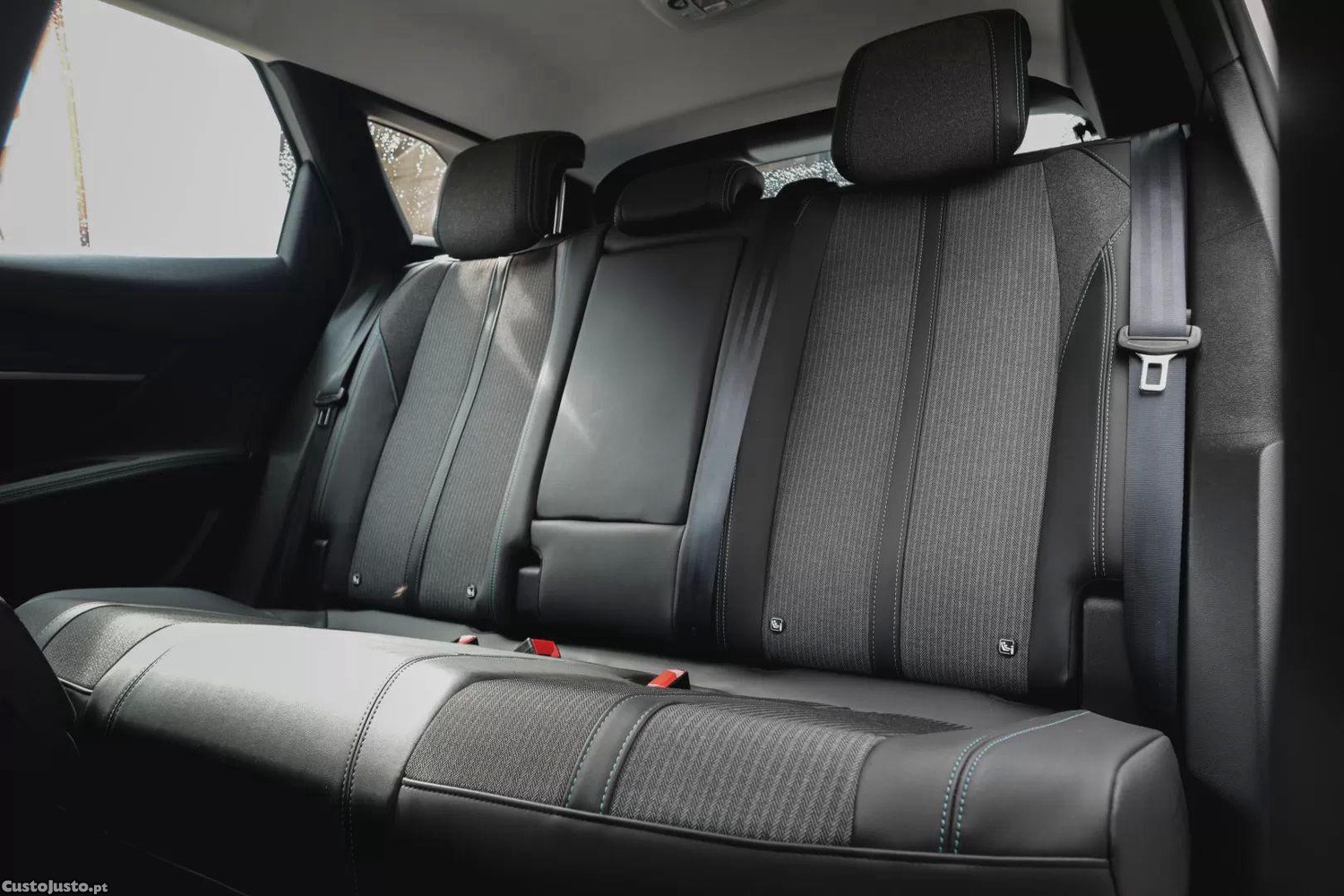 Peugeot 3008 1.6 hybrid active pack e-eat8 — fotografia 18