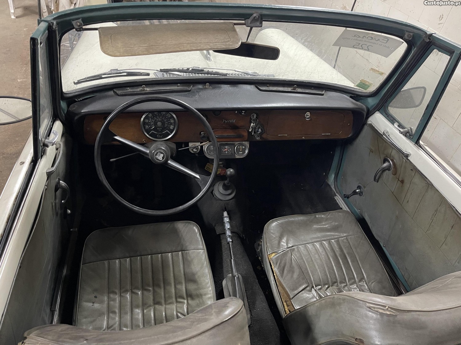 Triumph Herald 1200 saloon — fotografia 3