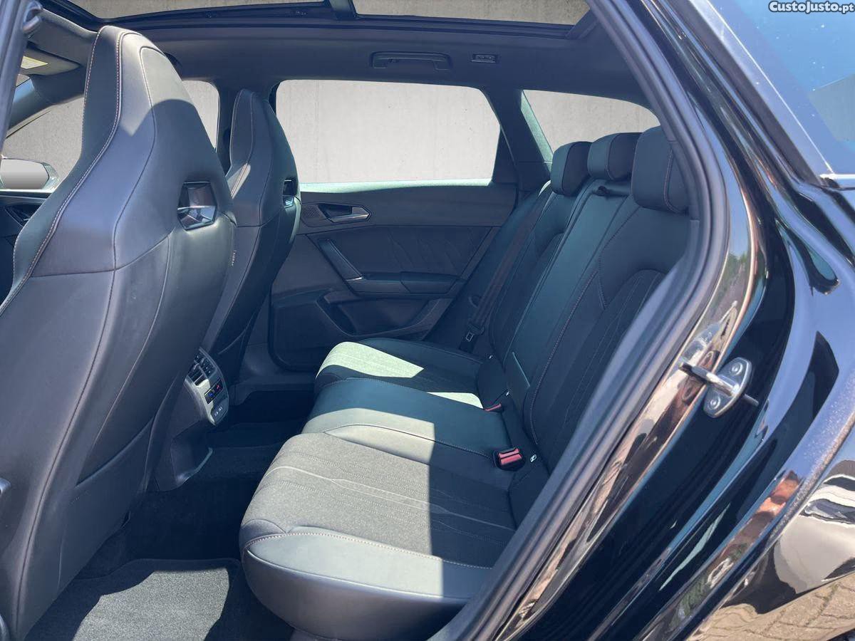 SEAT Leon 2.0 TSi VZ — fotografia 2