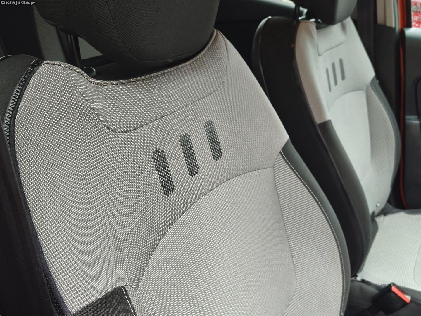 Renault Captur dCi 90 EDC Dynamique — fotografia 8