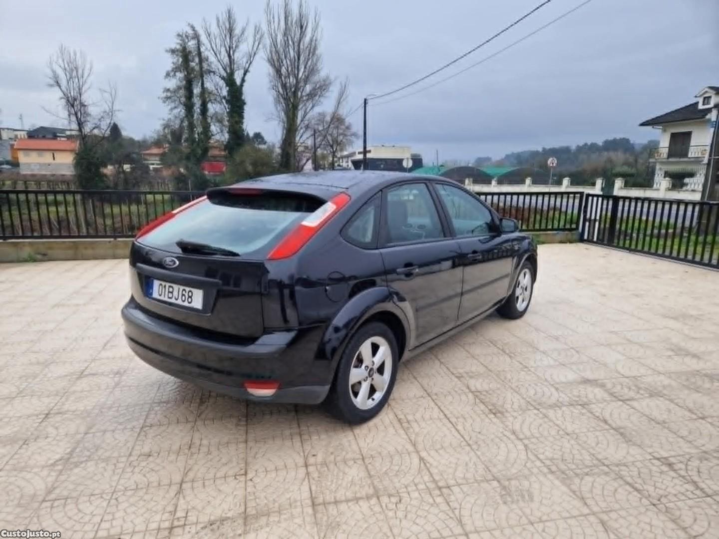 Ford Focus 1.6 Ti-VCT Ghia — fotografia 13