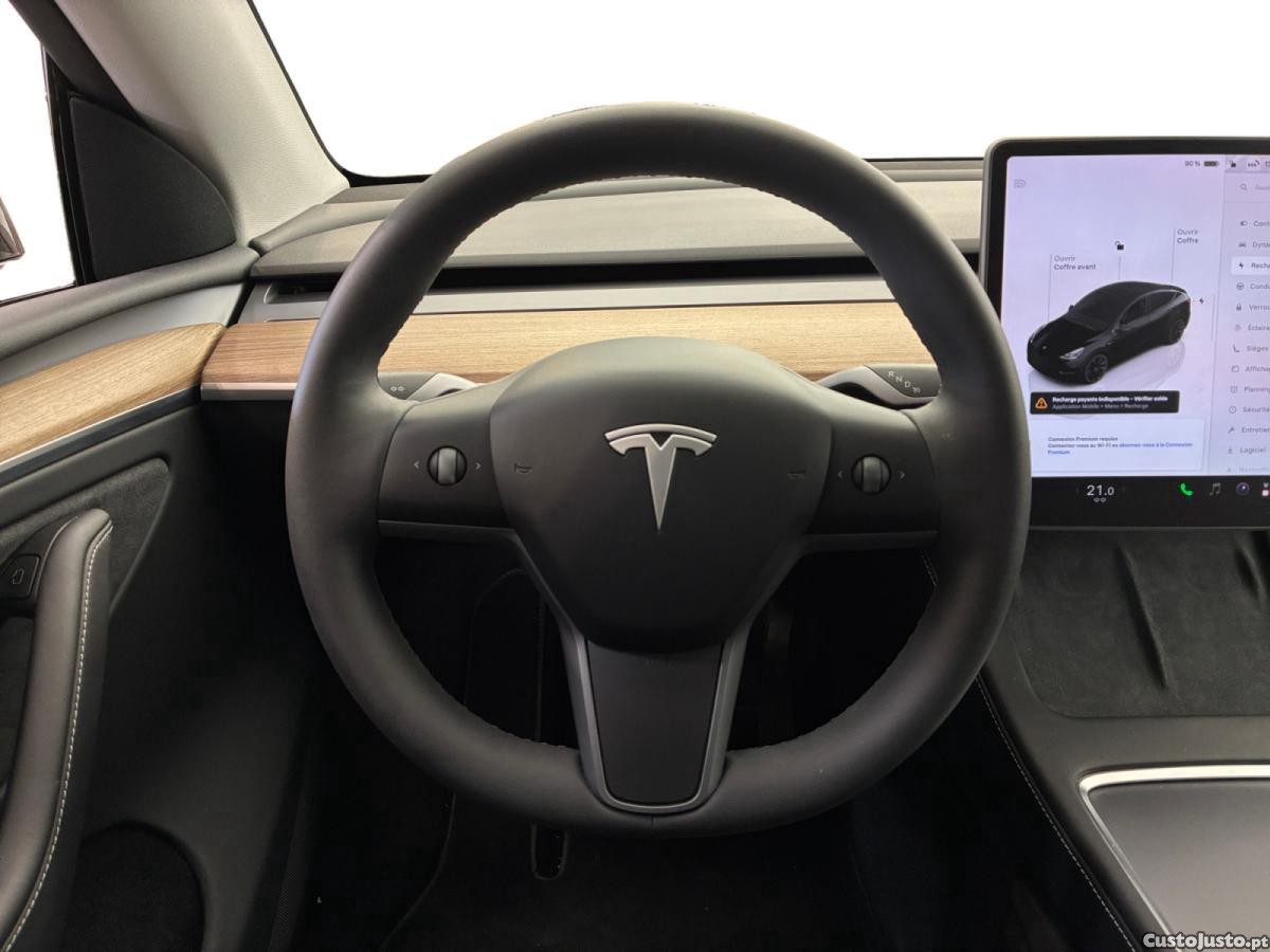 Tesla Model Y Standard RWD — fotografia 8