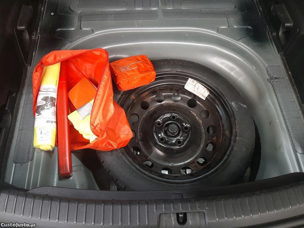 SEAT Leon ST 1.6 TDI Style 115cv — fotografia 10
