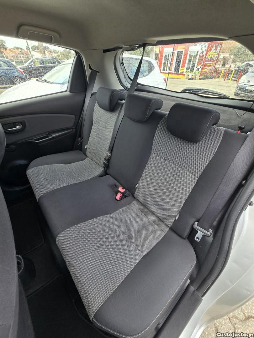 Toyota Yaris 1.5 HSD Comfort — fotografia 7