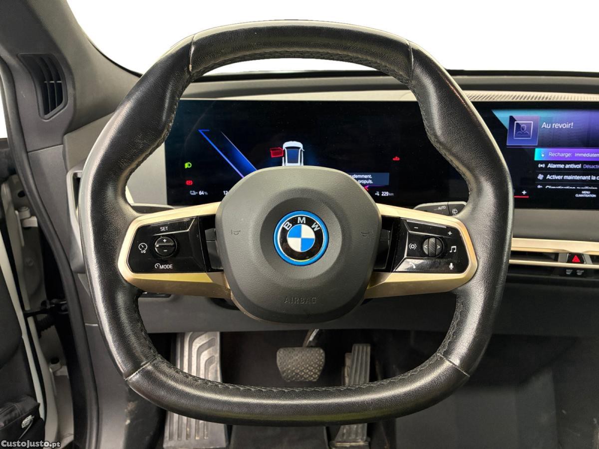 BMW iX xDrive 40 — fotografia 6
