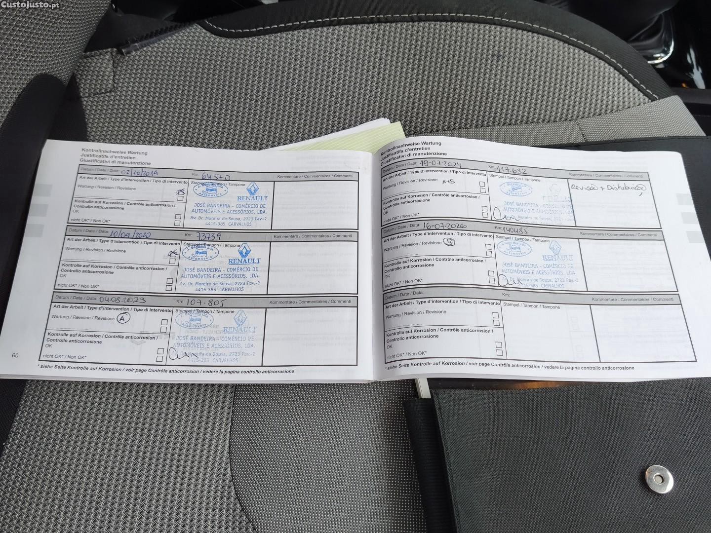 Renault Captur dCi 90 EDC Dynamique — fotografia 18