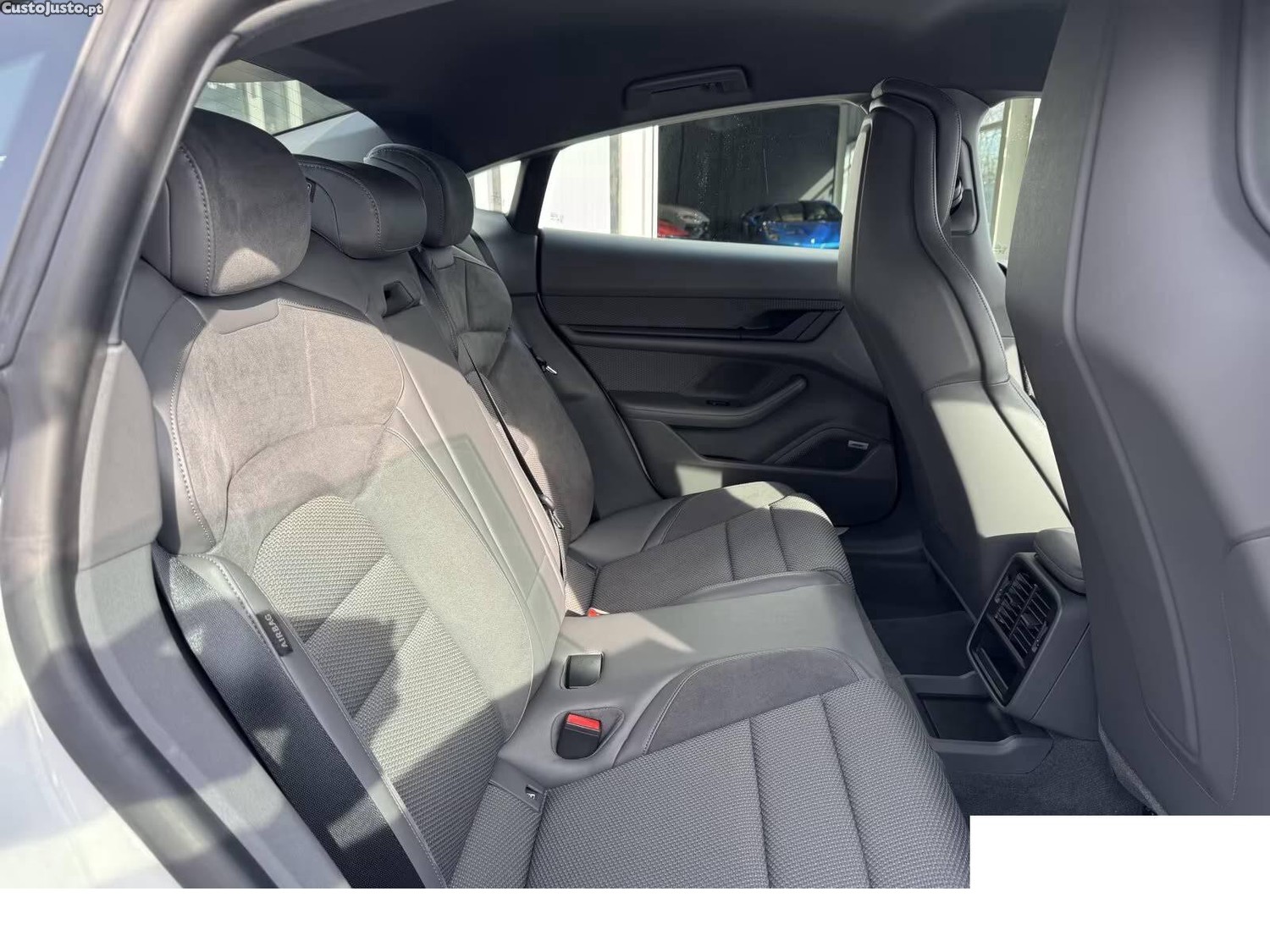 Porsche Taycan 4S Plus — fotografia 3