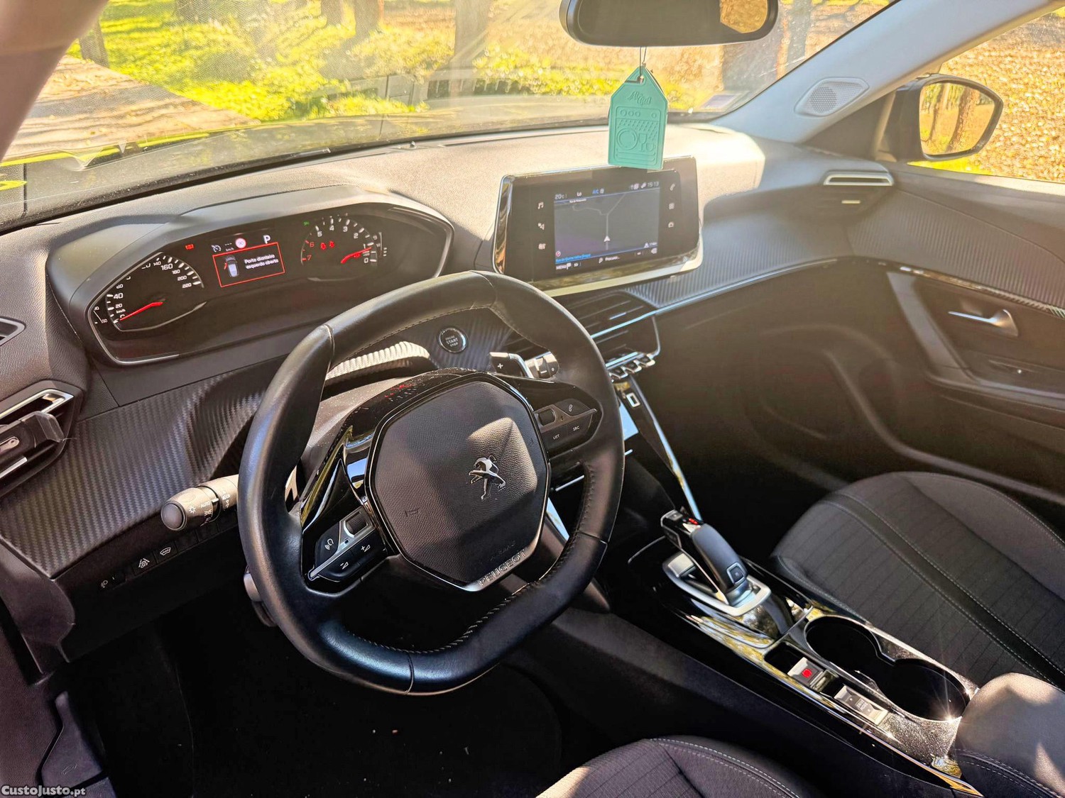 Peugeot 2008 1.5 BlueHDi Allure EAT8 — fotografia 11