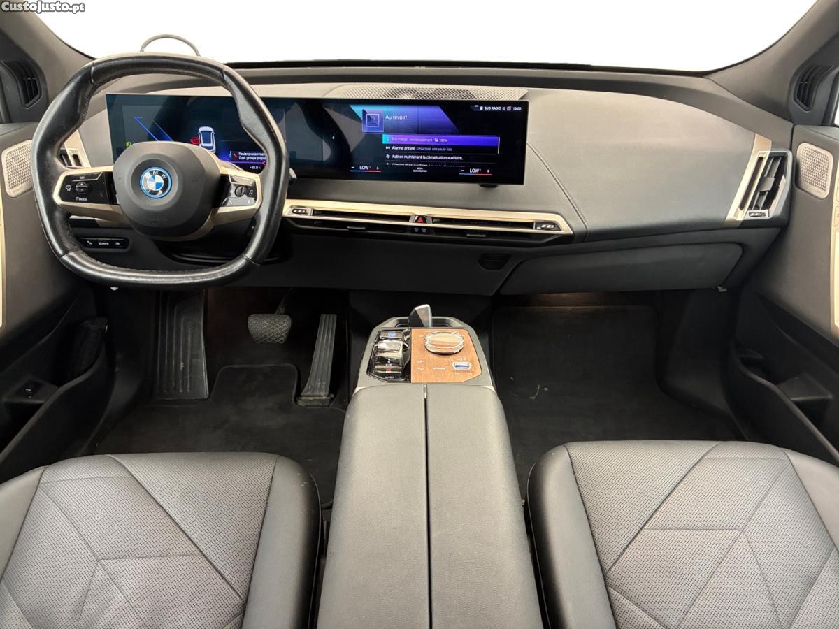 BMW iX xDrive 40 — fotografia 7